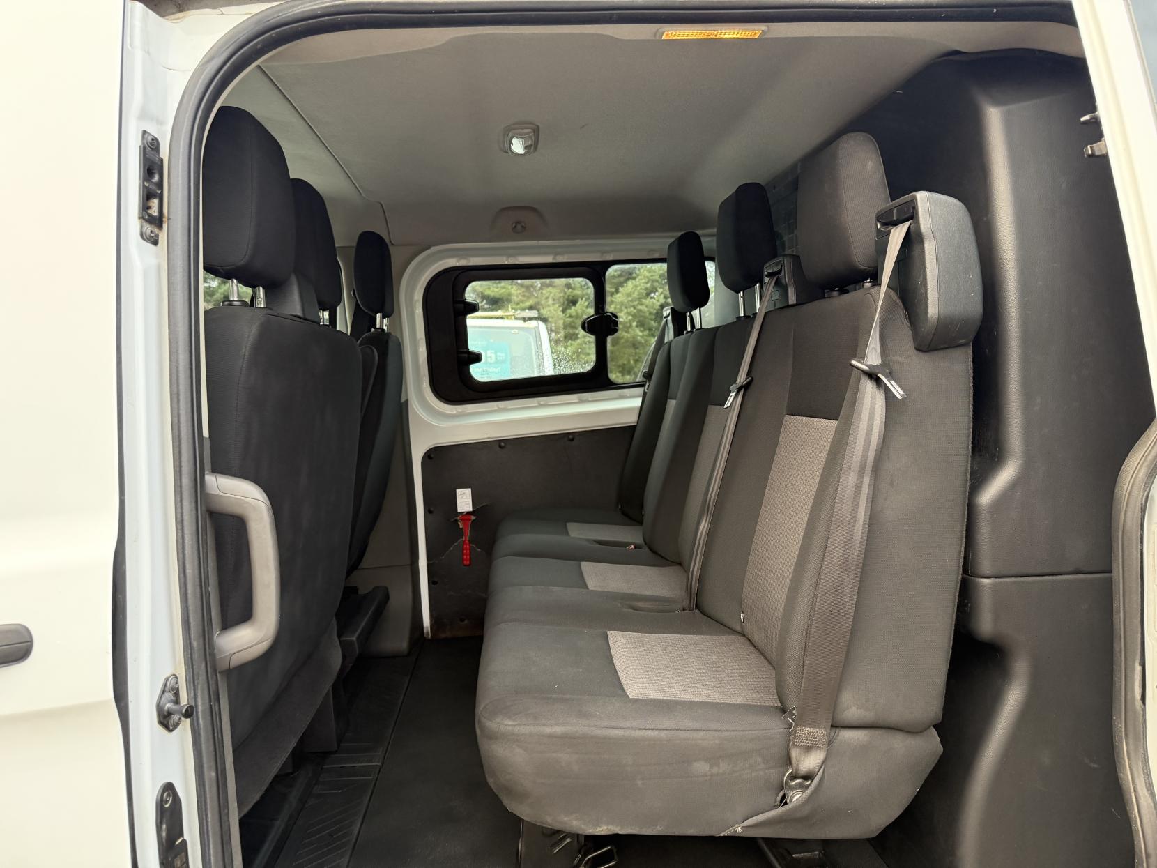 Ford Transit Custom 2.0 320 EcoBlue Crew Van Double Cab 5dr Diesel Manual L2 H1 Euro 6 (6 Seat) (130 ps)