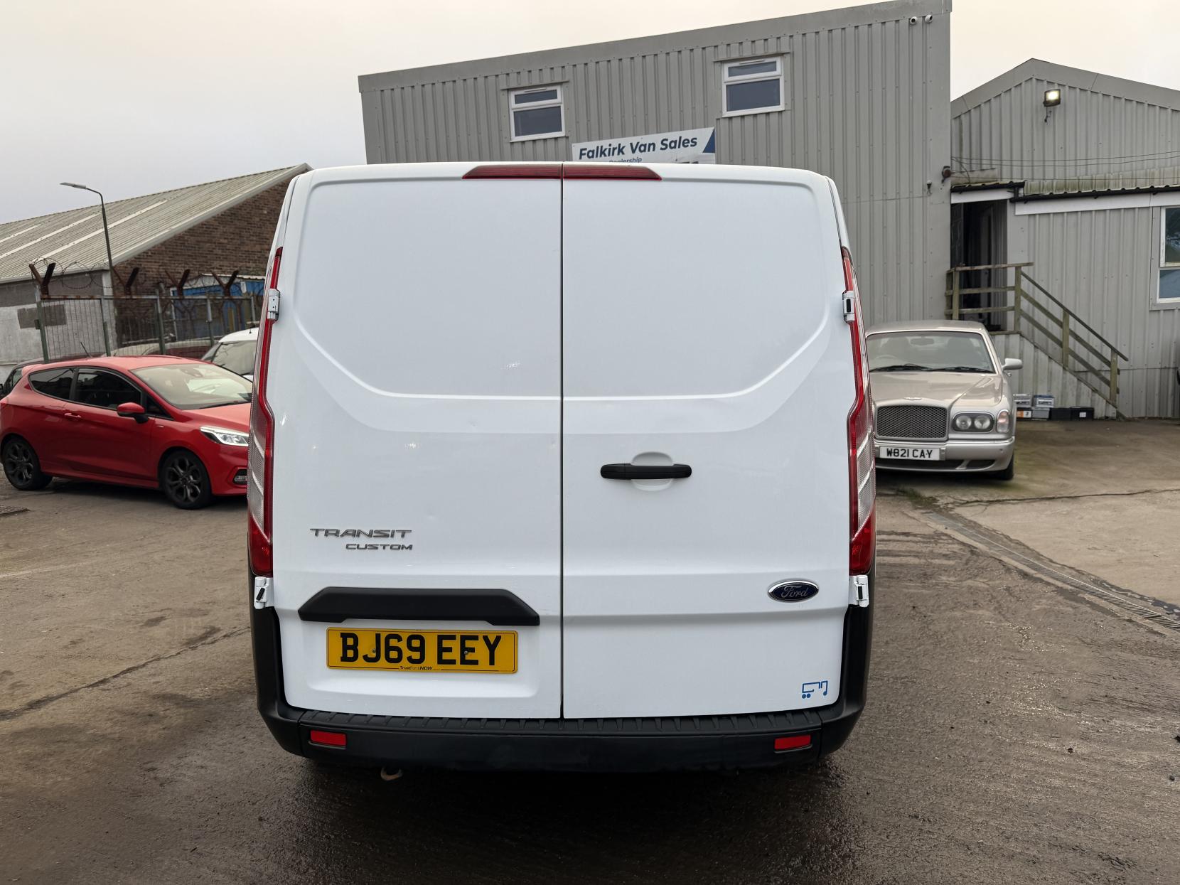 Ford Transit Custom 2.0 320 EcoBlue Crew Van Double Cab 5dr Diesel Manual L2 H1 Euro 6 (6 Seat) (130 ps)