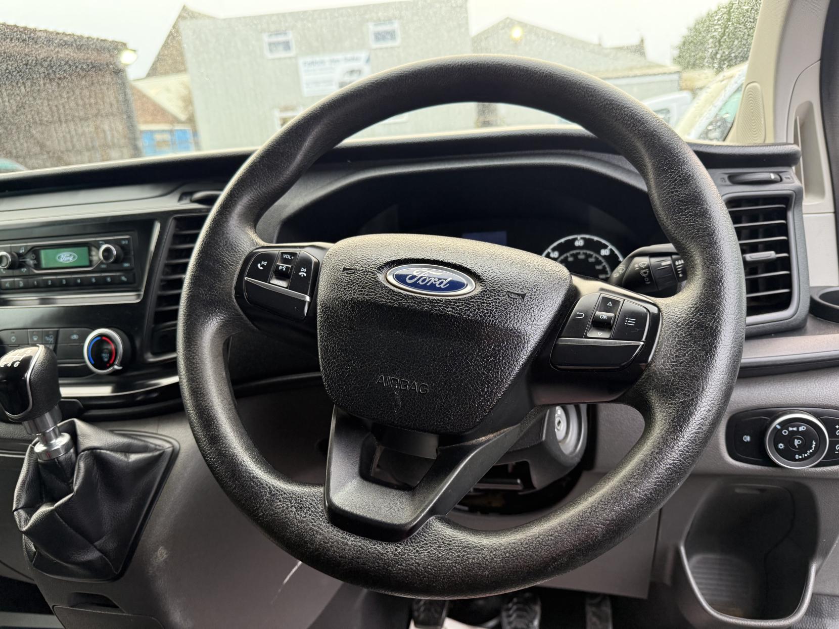 Ford Transit Custom 2.0 320 EcoBlue Crew Van Double Cab 5dr Diesel Manual L2 H1 Euro 6 (6 Seat) (130 ps)