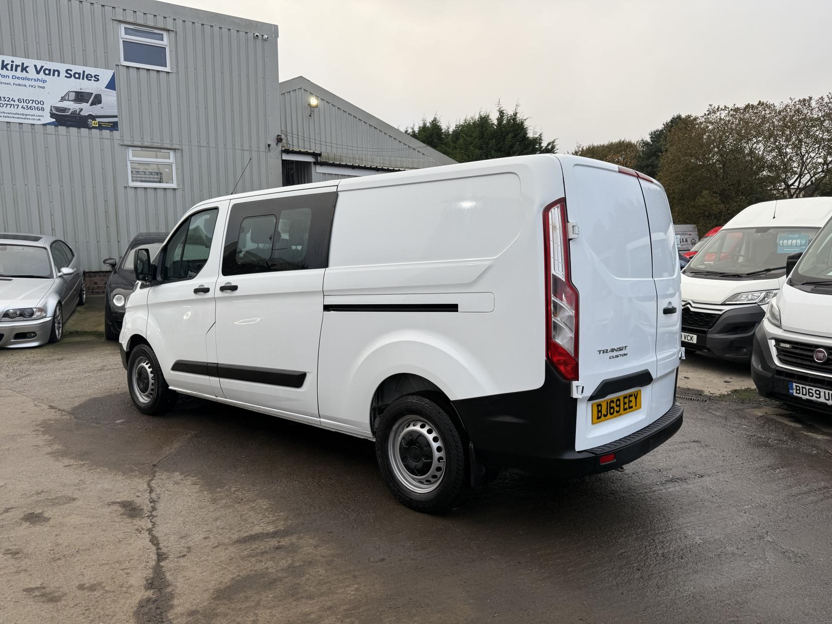 Ford Transit Custom 2.0 320 EcoBlue Crew Van Double Cab 5dr Diesel Manual L2 H1 Euro 6 (6 Seat) (130 ps)