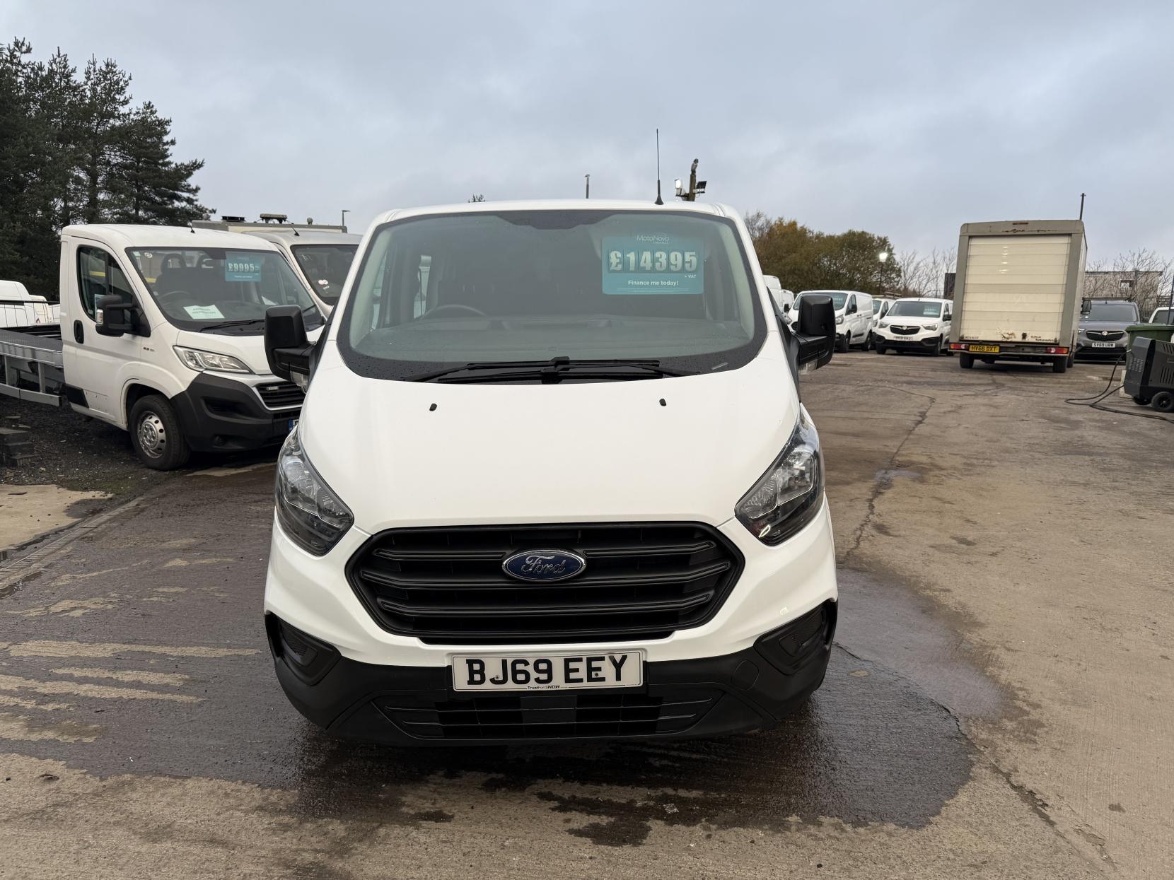 Ford Transit Custom 2.0 320 EcoBlue Crew Van Double Cab 5dr Diesel Manual L2 H1 Euro 6 (6 Seat) (130 ps)