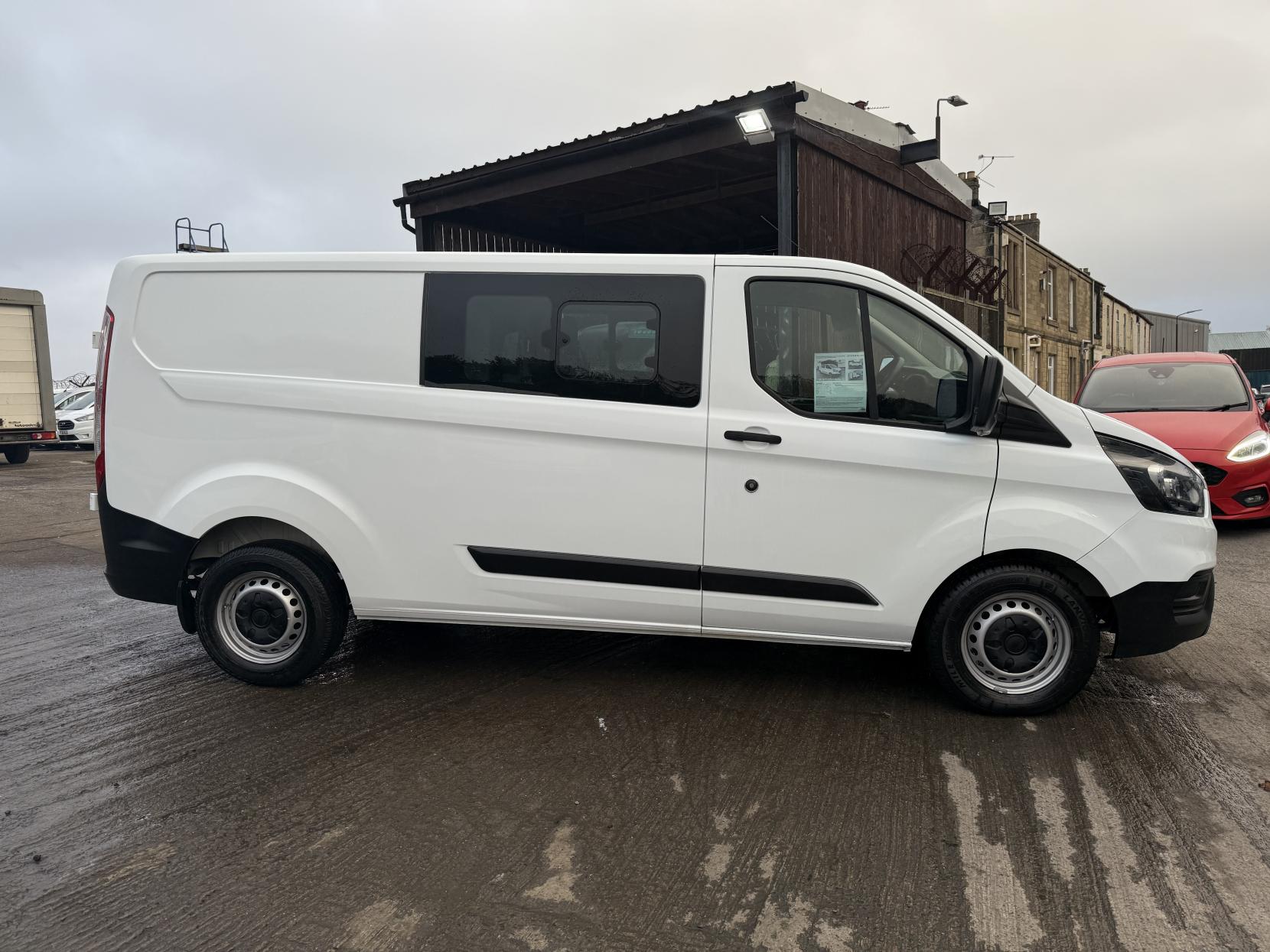 Ford Transit Custom 2.0 320 EcoBlue Crew Van Double Cab 5dr Diesel Manual L2 H1 Euro 6 (6 Seat) (130 ps)