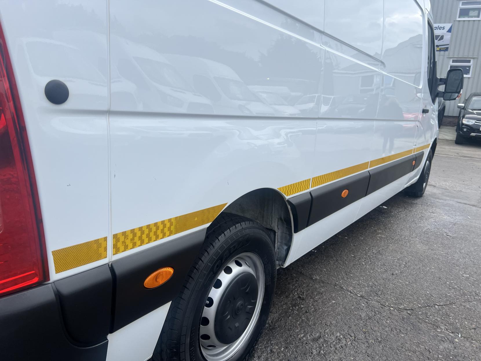 Vauxhall Movano 2.3 CDTi 3500 BiTurbo Edition Panel Van 5dr Diesel Manual FWD L3 H2 Euro 6 (135 ps)