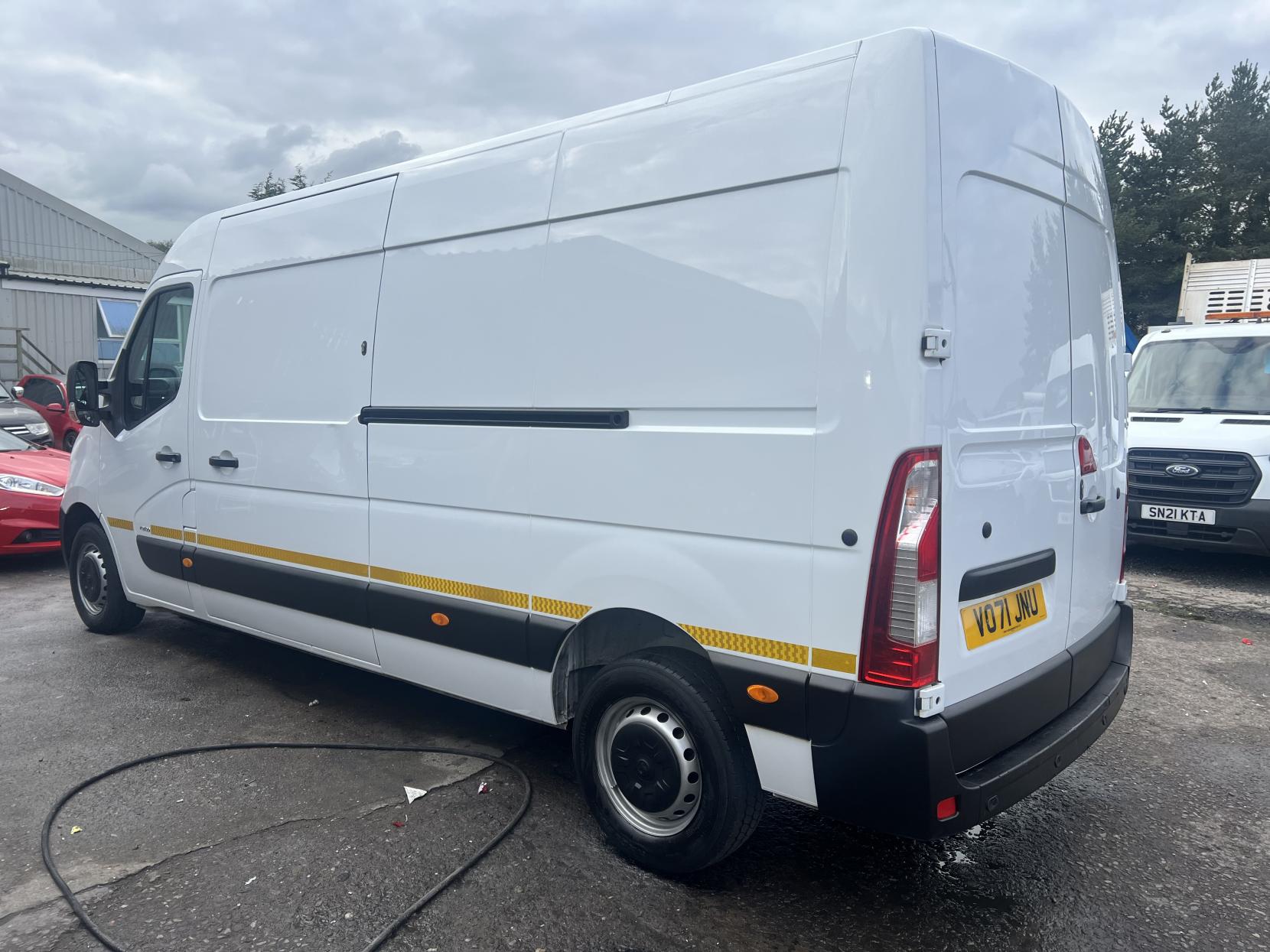 Vauxhall Movano 2.3 CDTi 3500 BiTurbo Edition Panel Van 5dr Diesel Manual FWD L3 H2 Euro 6 (135 ps)