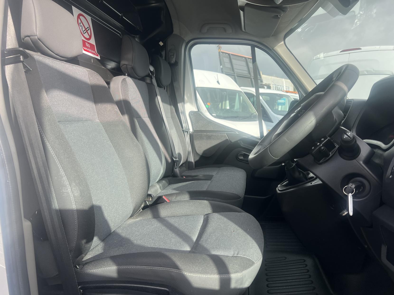 Renault Master 2.3 dCi ENERGY 35 Business Panel Van 4dr Diesel Manual FWD LWB High Roof Euro 6 (s/s) (150 bhp)