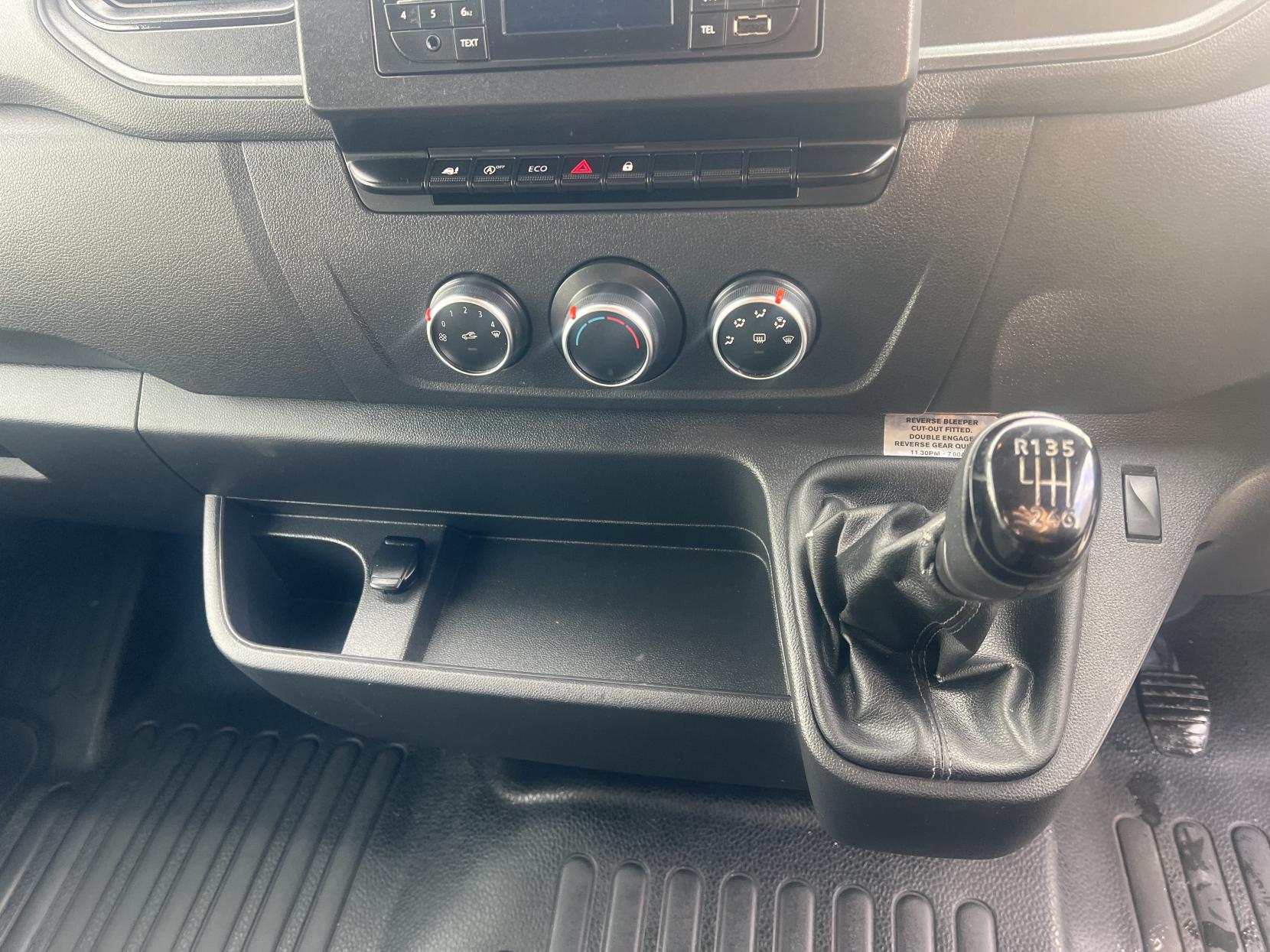 Renault Master 2.3 dCi ENERGY 35 Business Panel Van 4dr Diesel Manual FWD LWB High Roof Euro 6 (s/s) (150 bhp)