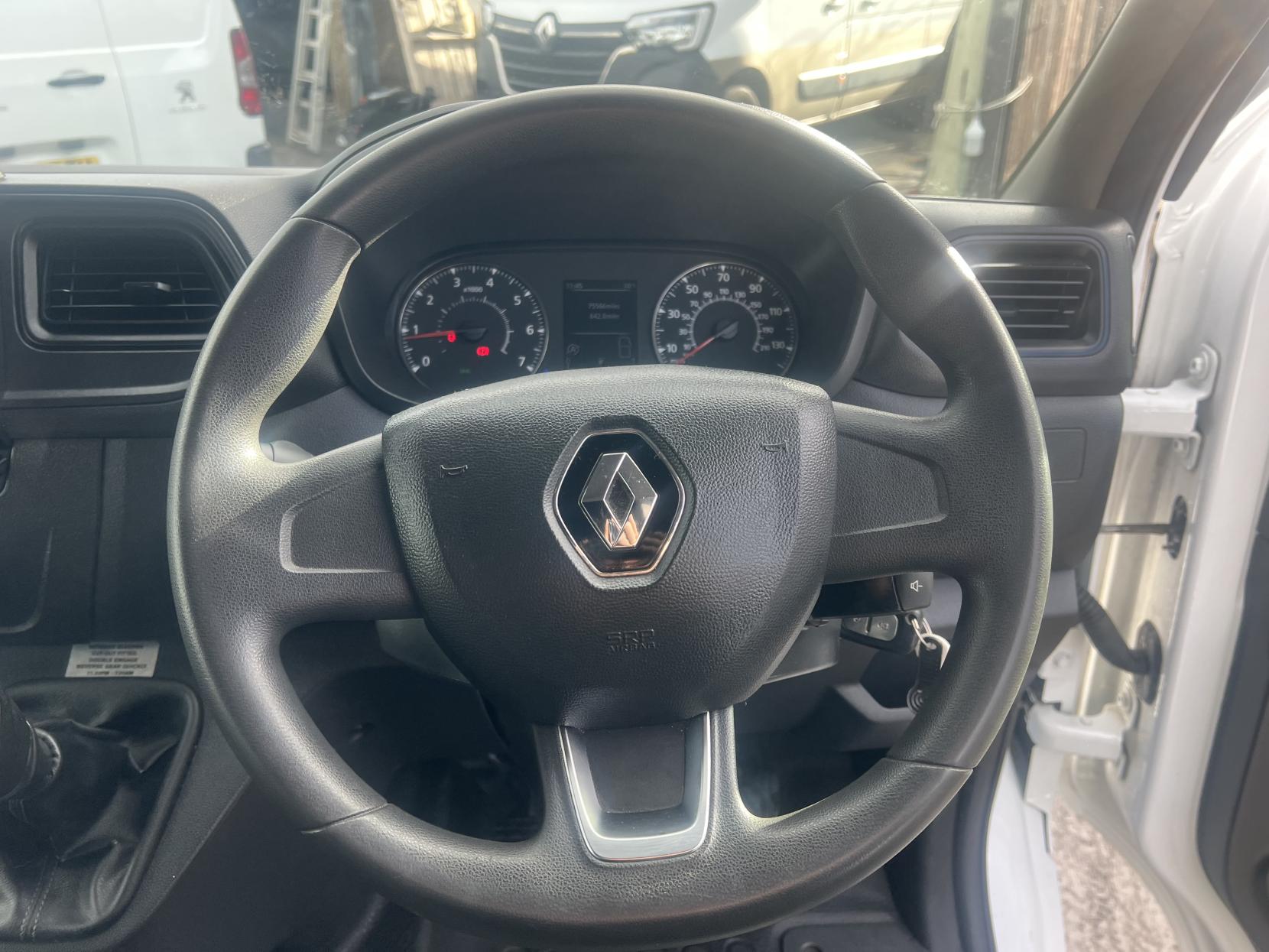 Renault Master 2.3 dCi ENERGY 35 Business Panel Van 4dr Diesel Manual FWD LWB High Roof Euro 6 (s/s) (150 bhp)
