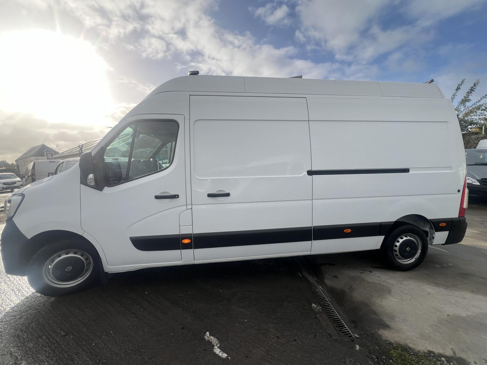 Renault Master 2.3 dCi ENERGY 35 Business Panel Van 4dr Diesel Manual FWD LWB High Roof Euro 6 (s/s) (150 bhp)