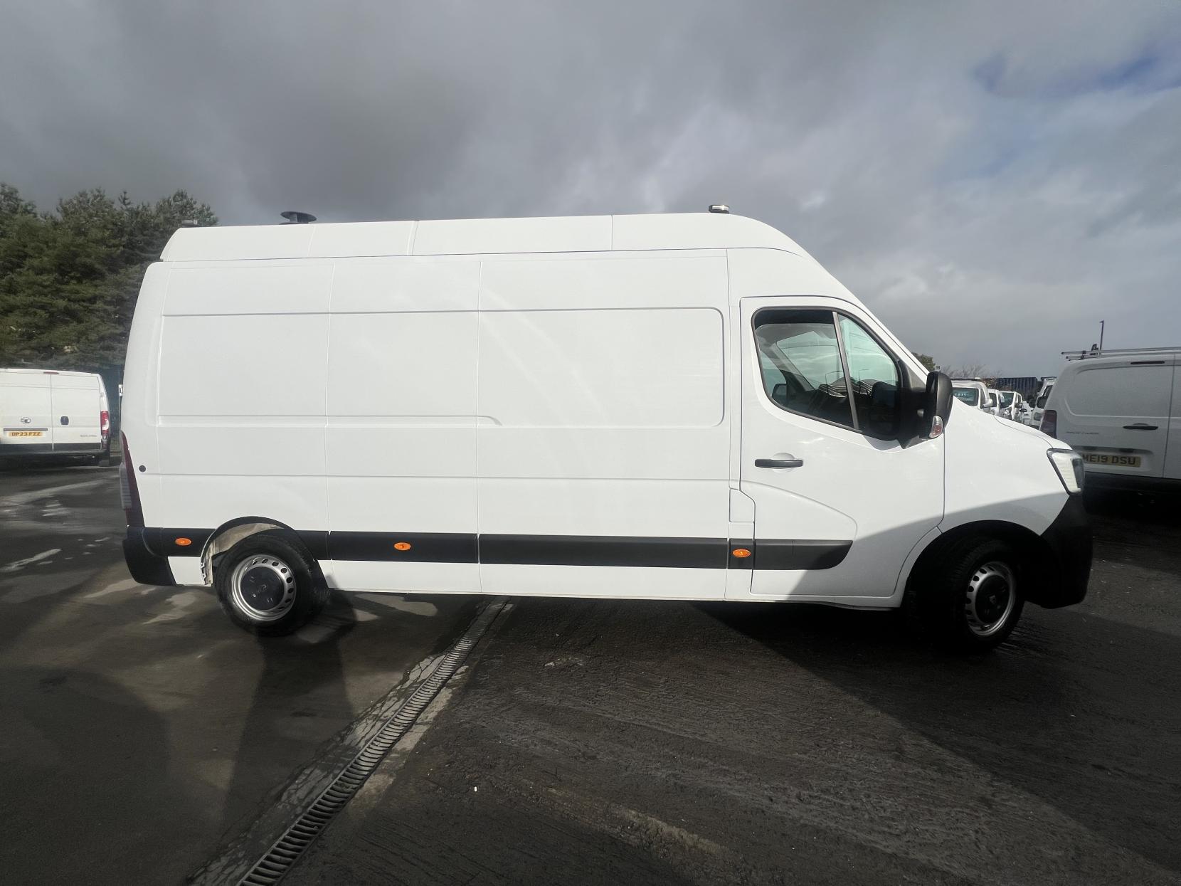 Renault Master 2.3 dCi ENERGY 35 Business Panel Van 4dr Diesel Manual FWD LWB High Roof Euro 6 (s/s) (150 bhp)