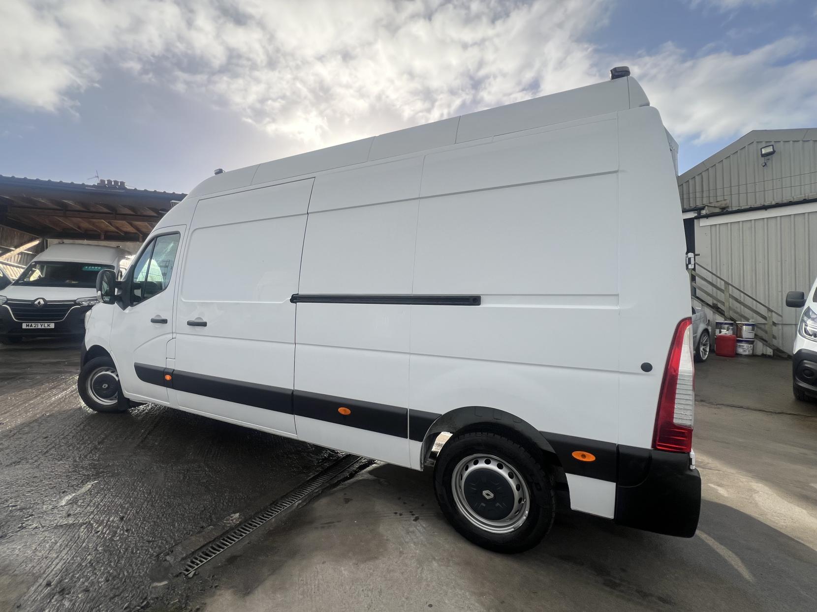 Renault Master 2.3 dCi ENERGY 35 Business Panel Van 4dr Diesel Manual FWD LWB High Roof Euro 6 (s/s) (150 bhp)