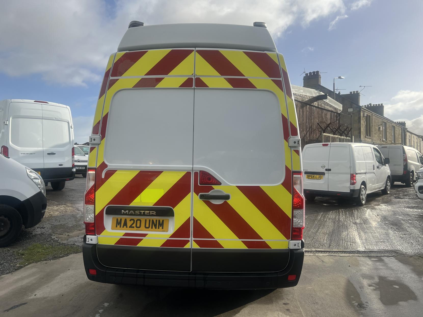 Renault Master 2.3 dCi ENERGY 35 Business Panel Van 4dr Diesel Manual FWD LWB High Roof Euro 6 (s/s) (150 bhp)