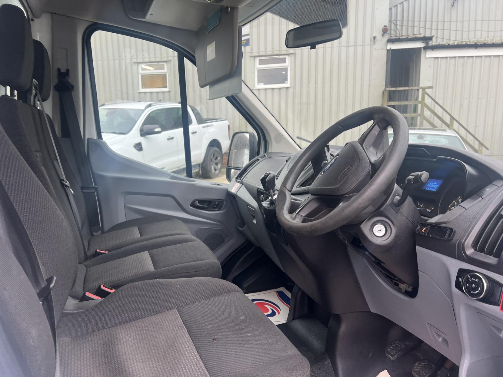 Ford Transit 2.0 350 EcoBlue Chassis Cab 2dr Diesel Manual FWD L2 H1 Euro 6 (105 ps)