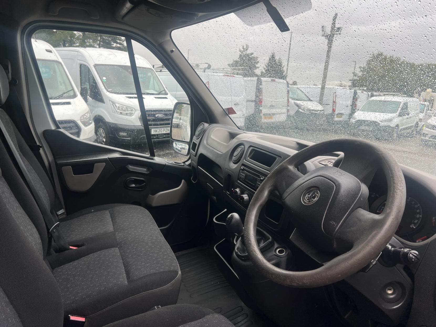 Vauxhall Movano 2.3 CDTi 3500 Panel Van 5dr Diesel Manual FWD L2 H2 Euro 5 (125 ps)