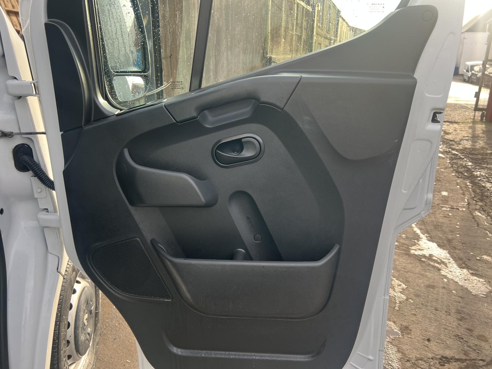 Renault Master 2.3 dCi ENERGY 35 Business Panel Van 4dr Diesel Manual FWD LWB High Roof Euro 6 (s/s) (150 bhp)