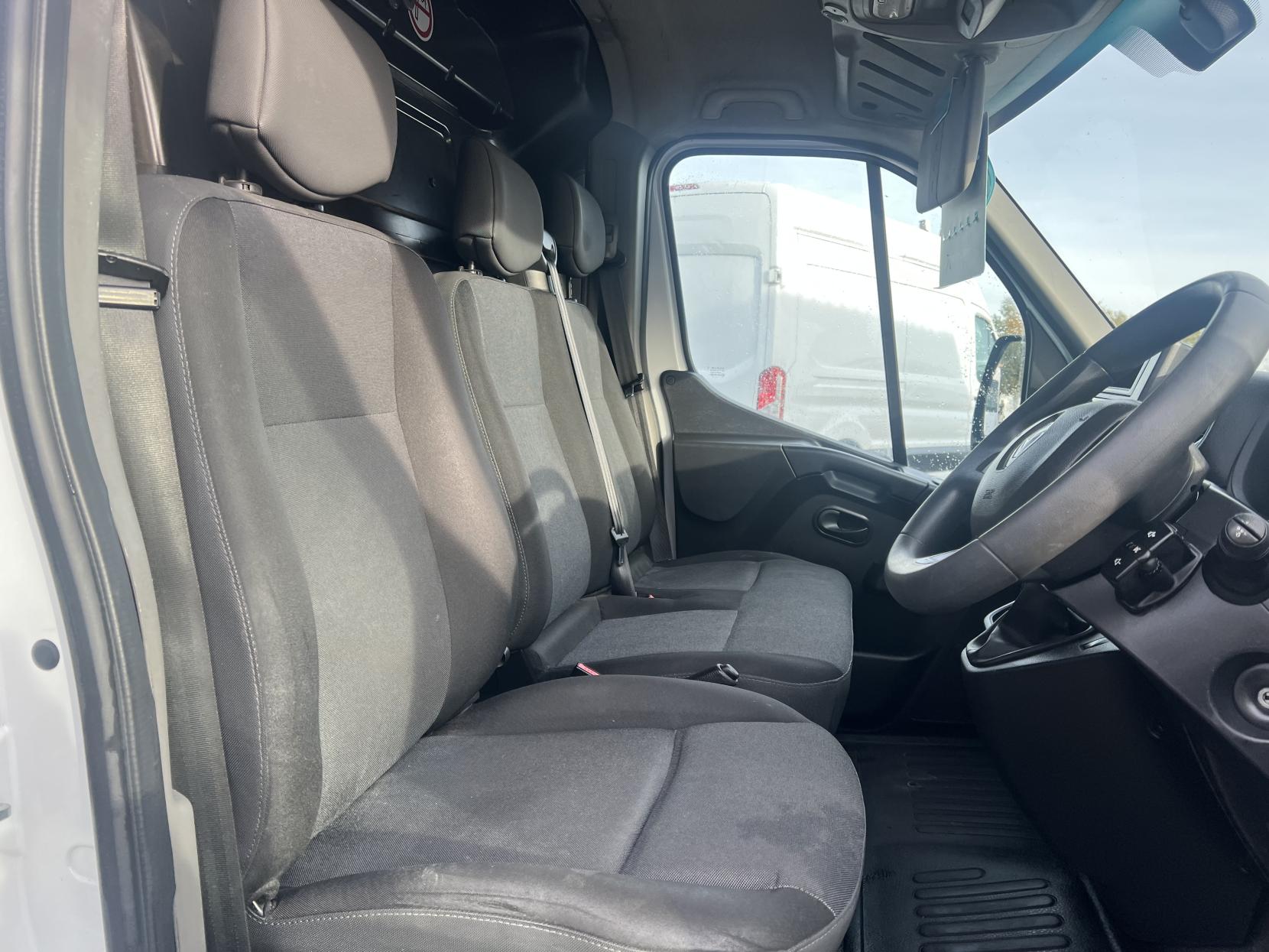 Renault Master 2.3 dCi ENERGY 35 Business Panel Van 4dr Diesel Manual FWD LWB High Roof Euro 6 (s/s) (150 bhp)