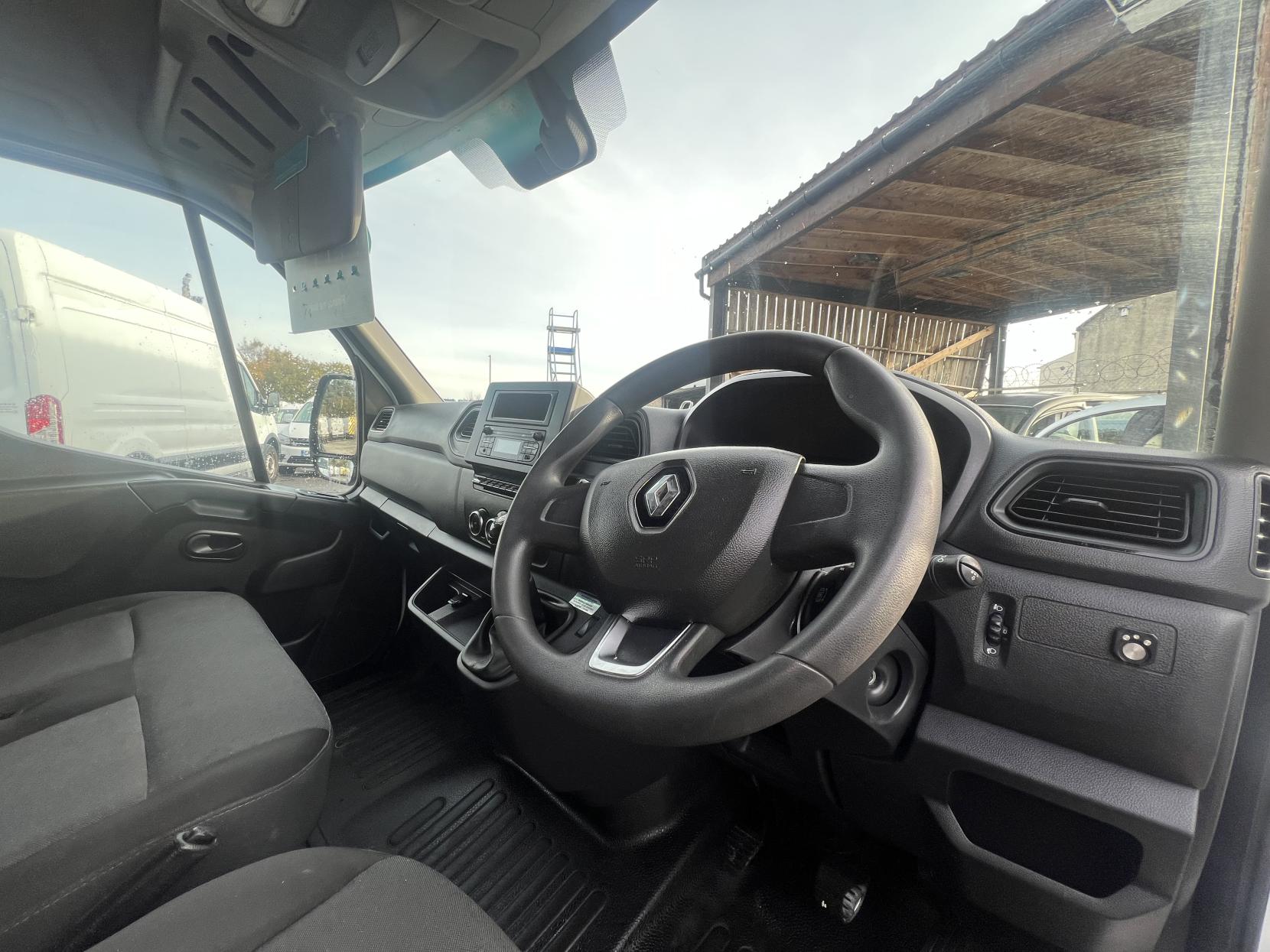 Renault Master 2.3 dCi ENERGY 35 Business Panel Van 4dr Diesel Manual FWD LWB High Roof Euro 6 (s/s) (150 bhp)