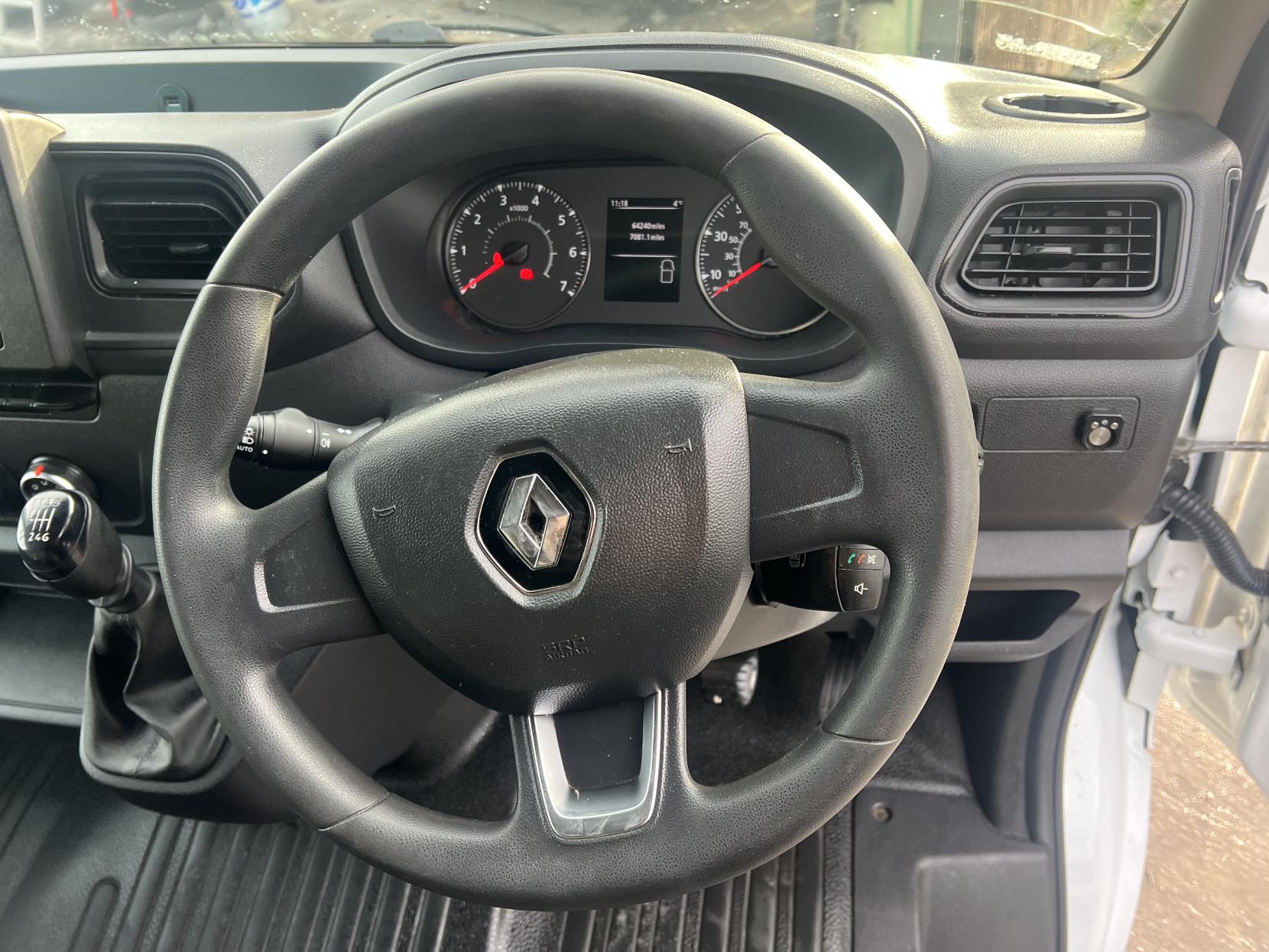 Renault Master 2.3 dCi ENERGY 35 Business Panel Van 4dr Diesel Manual FWD LWB High Roof Euro 6 (s/s) (150 bhp)