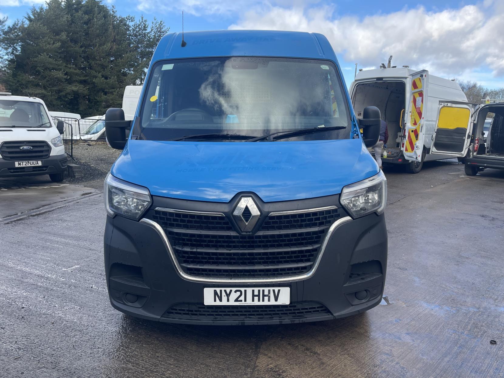 Renault Master 2.3 dCi ENERGY 35 Business Panel Van 4dr Diesel Manual FWD LWB Medium Roof Euro 6 (s/s) (150 bhp)