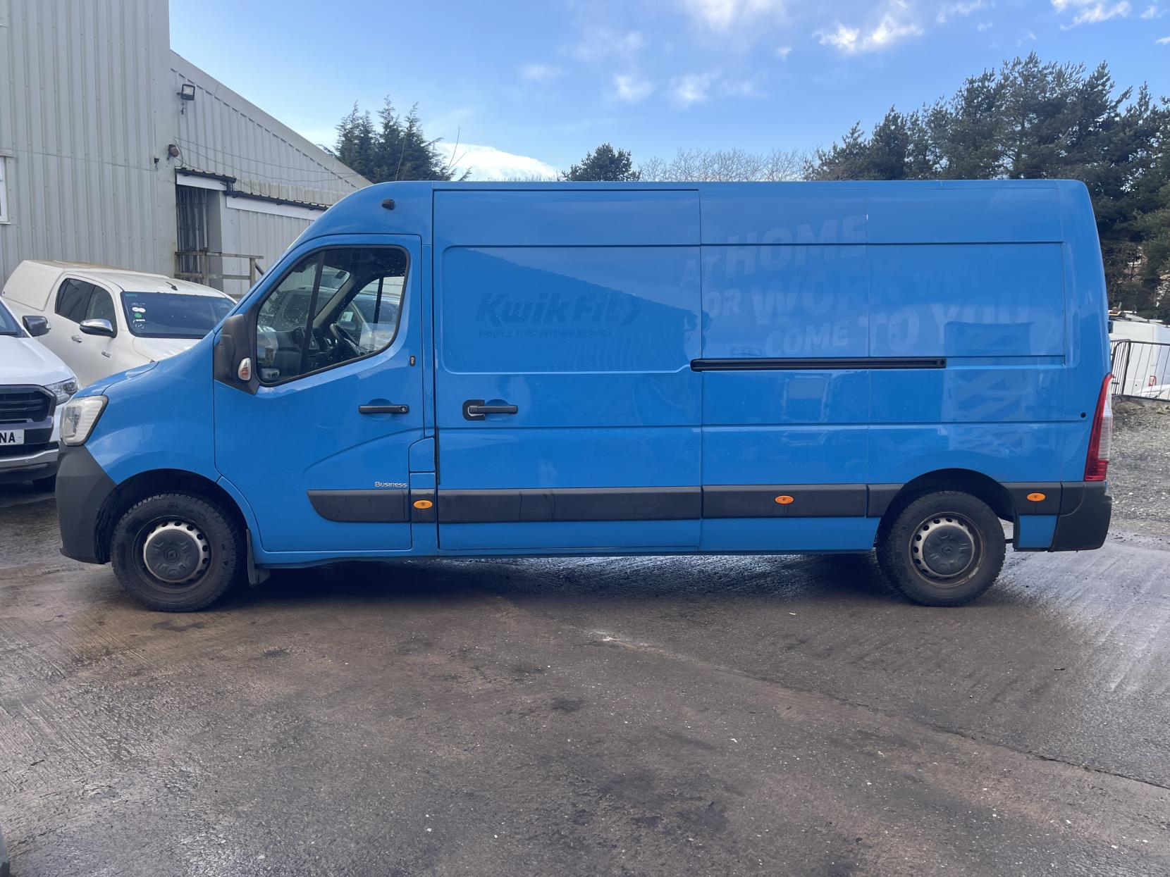 Renault Master 2.3 dCi ENERGY 35 Business Panel Van 4dr Diesel Manual FWD LWB Medium Roof Euro 6 (s/s) (150 bhp)