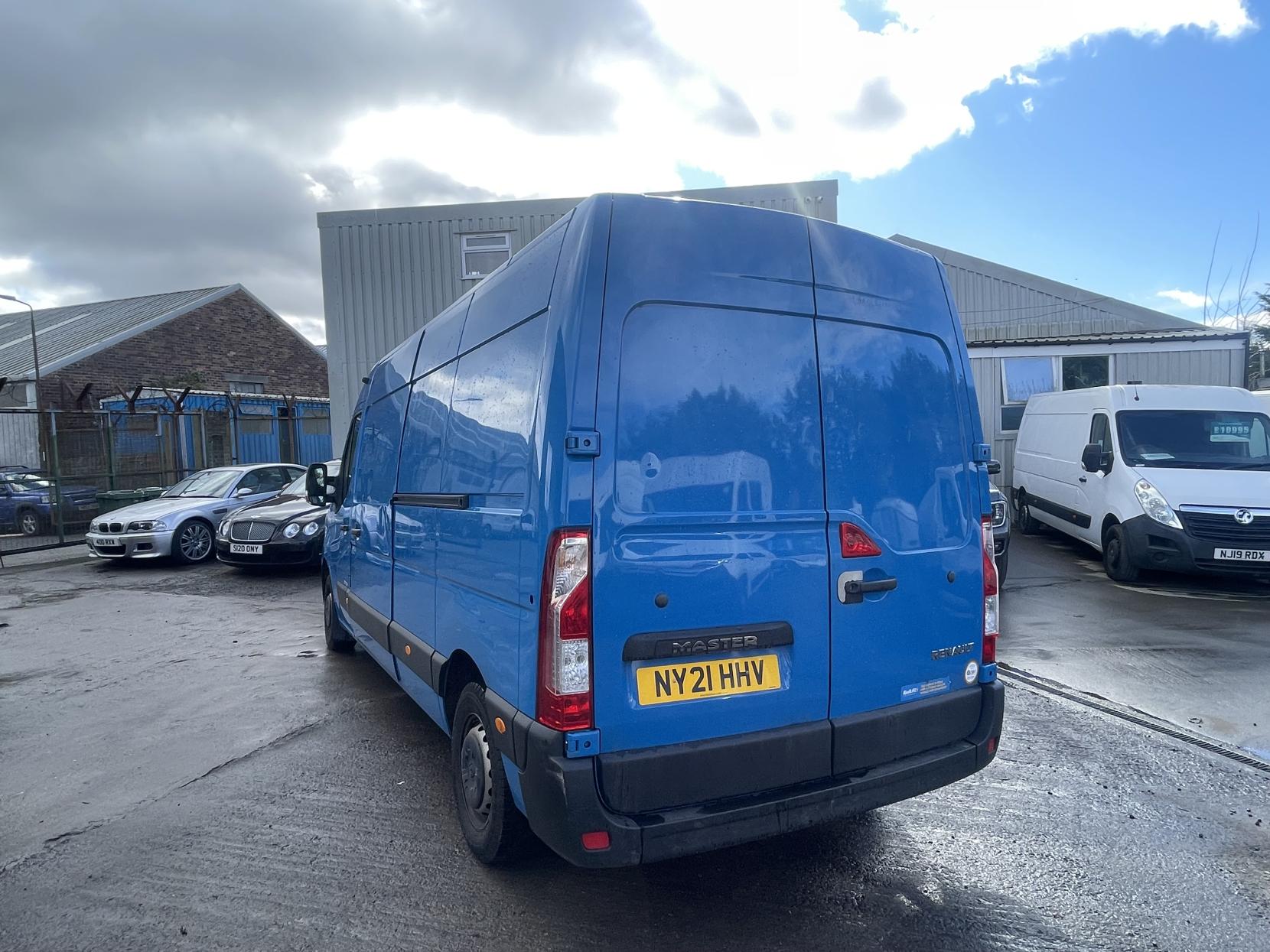 Renault Master 2.3 dCi ENERGY 35 Business Panel Van 4dr Diesel Manual FWD LWB Medium Roof Euro 6 (s/s) (150 bhp)