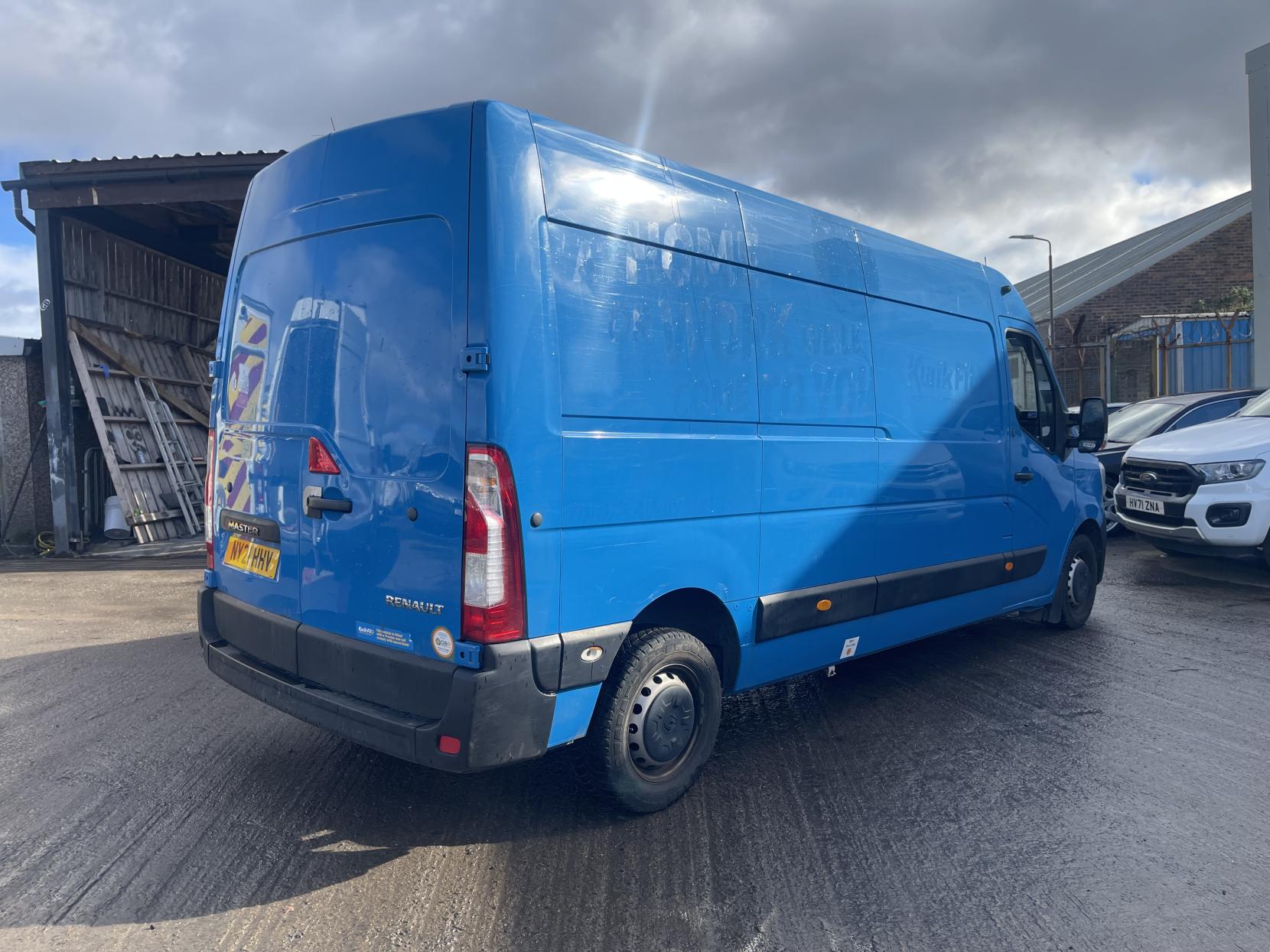 Renault Master 2.3 dCi ENERGY 35 Business Panel Van 4dr Diesel Manual FWD LWB Medium Roof Euro 6 (s/s) (150 bhp)