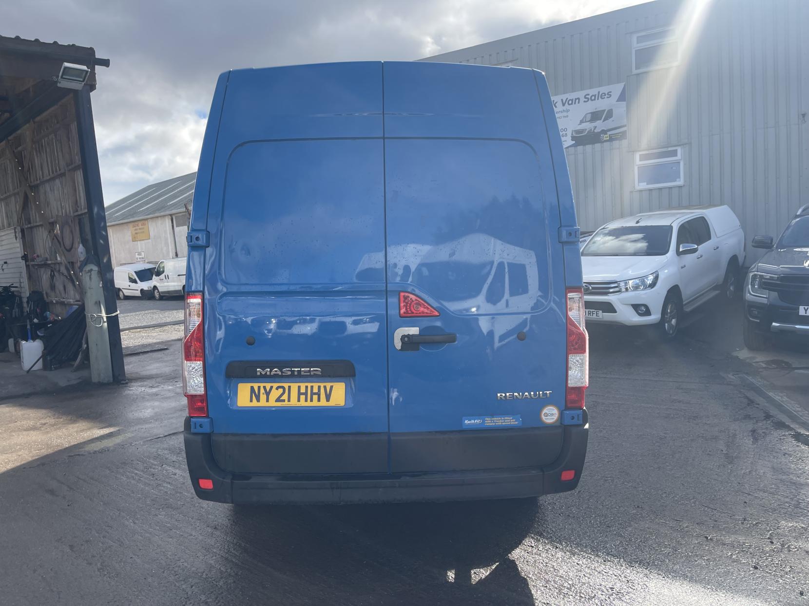 Renault Master 2.3 dCi ENERGY 35 Business Panel Van 4dr Diesel Manual FWD LWB Medium Roof Euro 6 (s/s) (150 bhp)