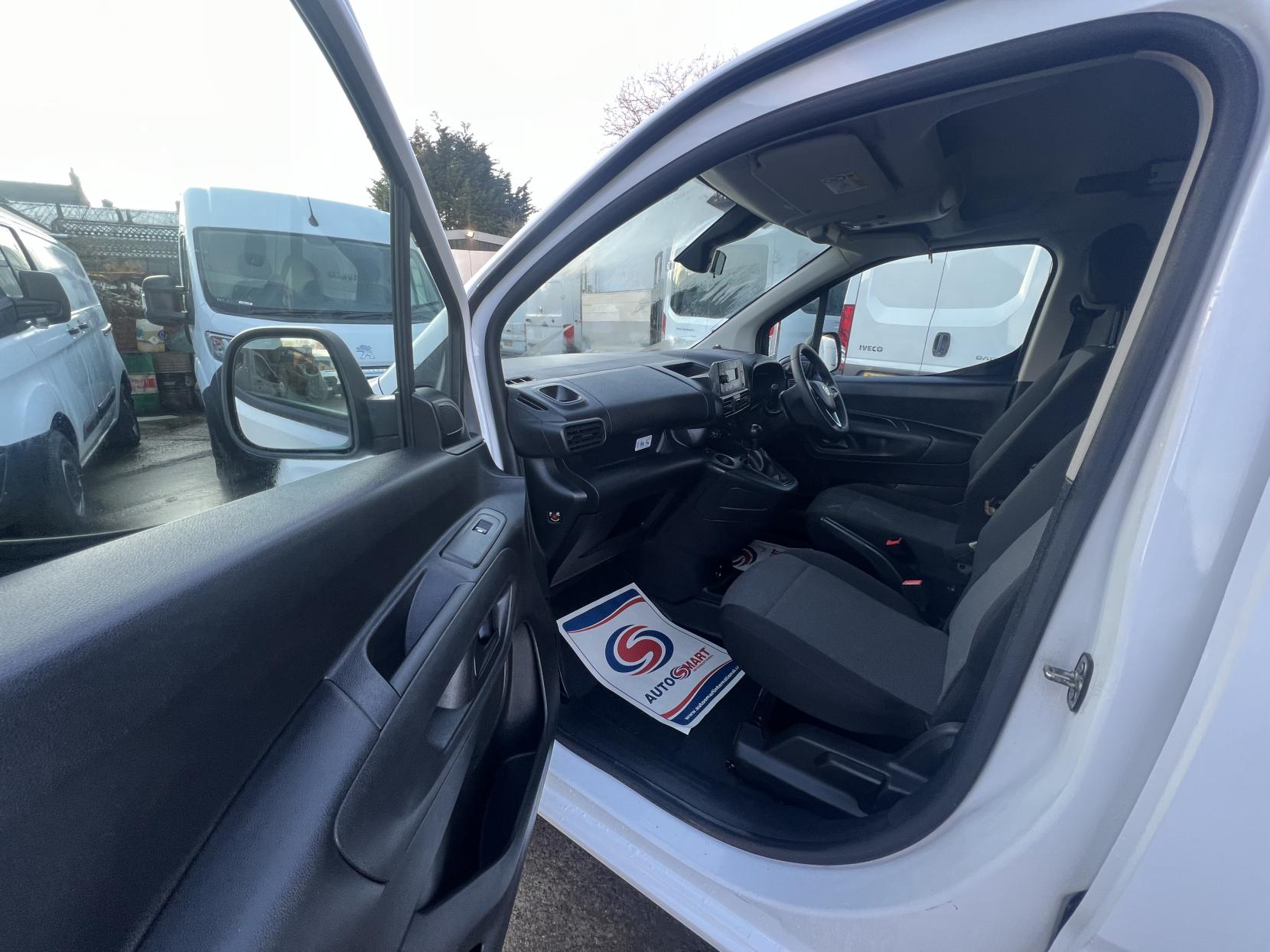 Vauxhall Combo 1.5 Turbo D 2300 Edition Crew Van Double Cab 4dr Diesel Manual L2 Euro 6 (s/s) (100 ps)