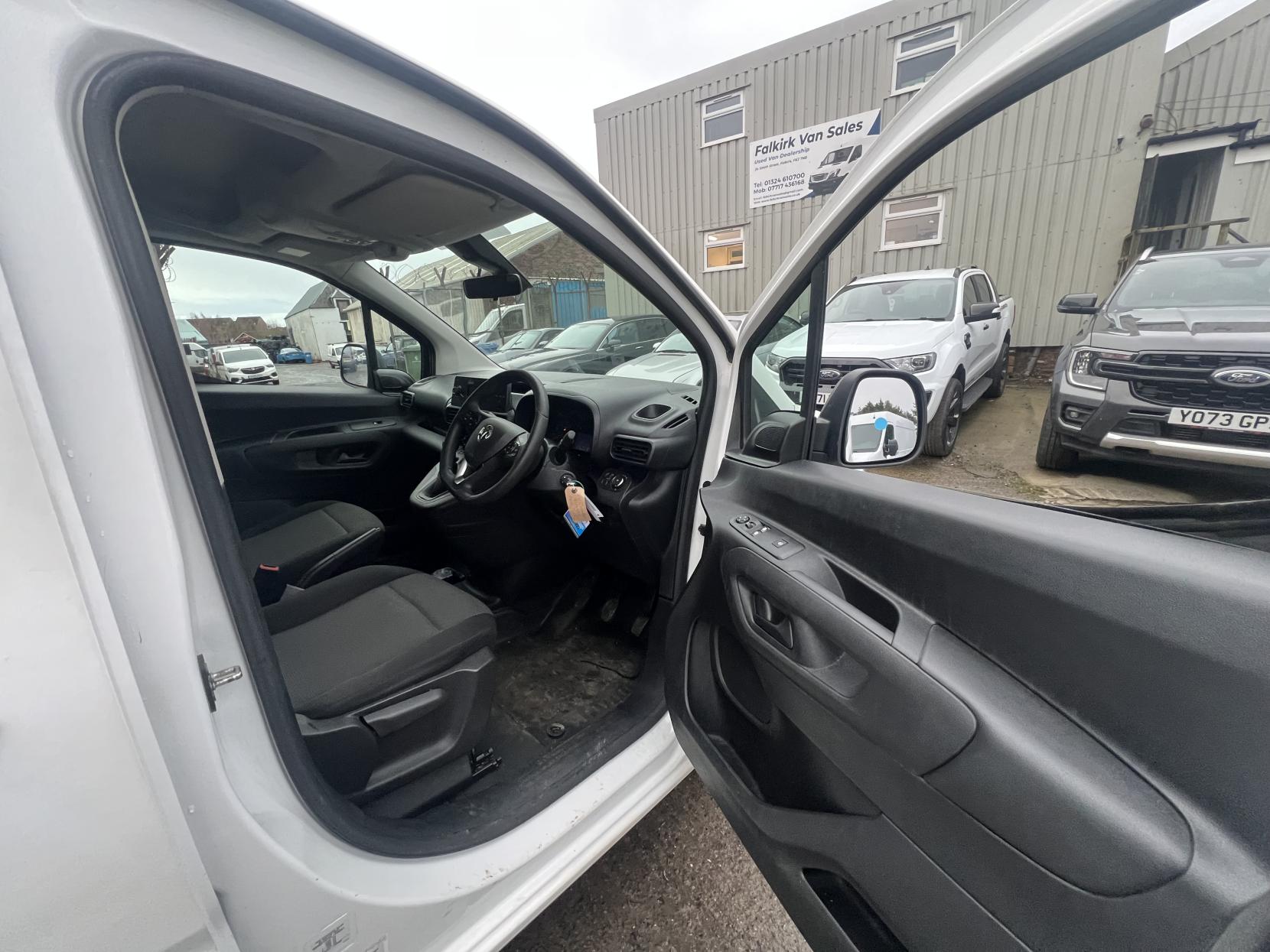 Vauxhall Combo 1.5 Turbo D 2300 Edition Crew Van Double Cab 4dr Diesel Manual L2 Euro 6 (s/s) (100 ps)