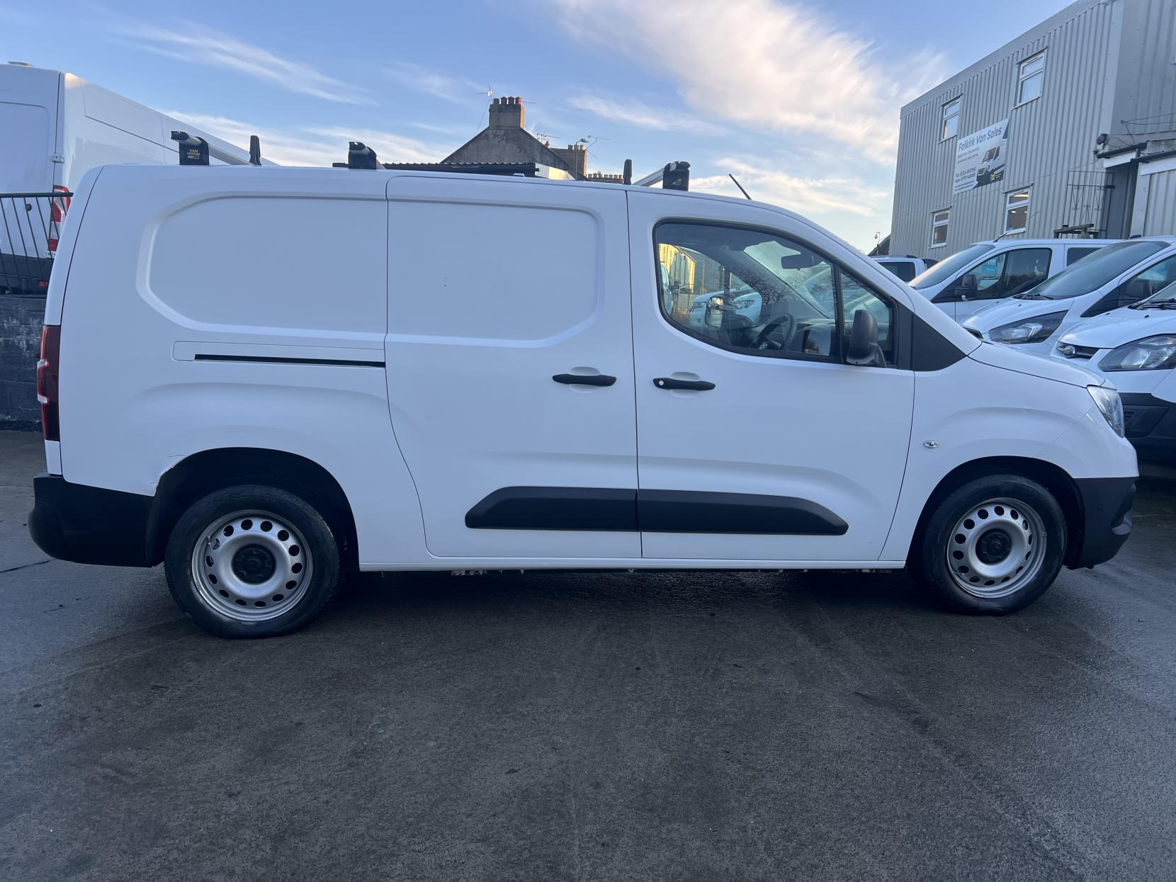 Vauxhall Combo 1.5 Turbo D 2300 Edition Crew Van Double Cab 4dr Diesel Manual L2 Euro 6 (s/s) (100 ps)