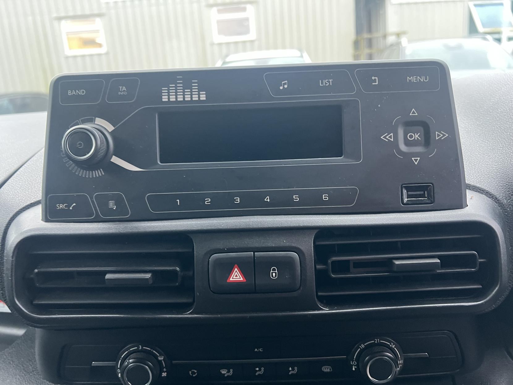 Vauxhall Combo 1.5 Turbo D 2300 Edition Crew Van Double Cab 4dr Diesel Manual L2 Euro 6 (s/s) (100 ps)