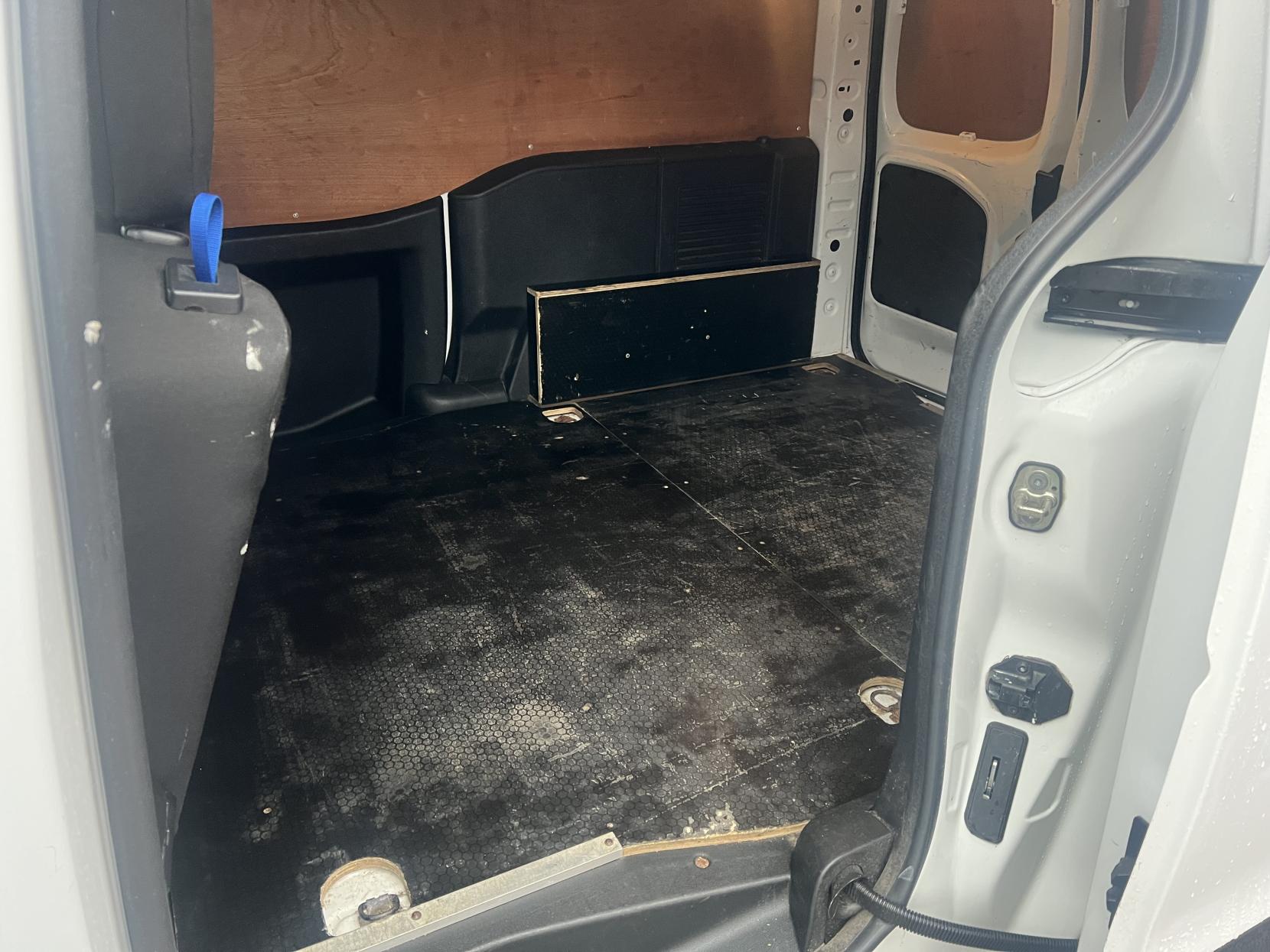 Peugeot e-Partner 49Kw SE Panel Van 6dr Electric Automatic FWD L2 H1 (0 g/km, 65.71 bhp)