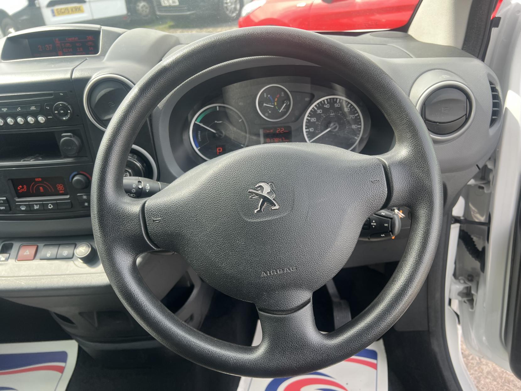 Peugeot e-Partner 49Kw SE Panel Van 6dr Electric Automatic FWD L2 H1 (0 g/km, 65.71 bhp)