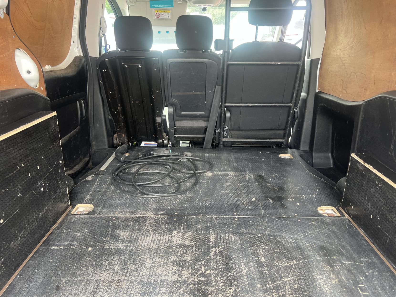 Peugeot e-Partner 49Kw SE Panel Van 6dr Electric Automatic FWD L2 H1 (0 g/km, 65.71 bhp)