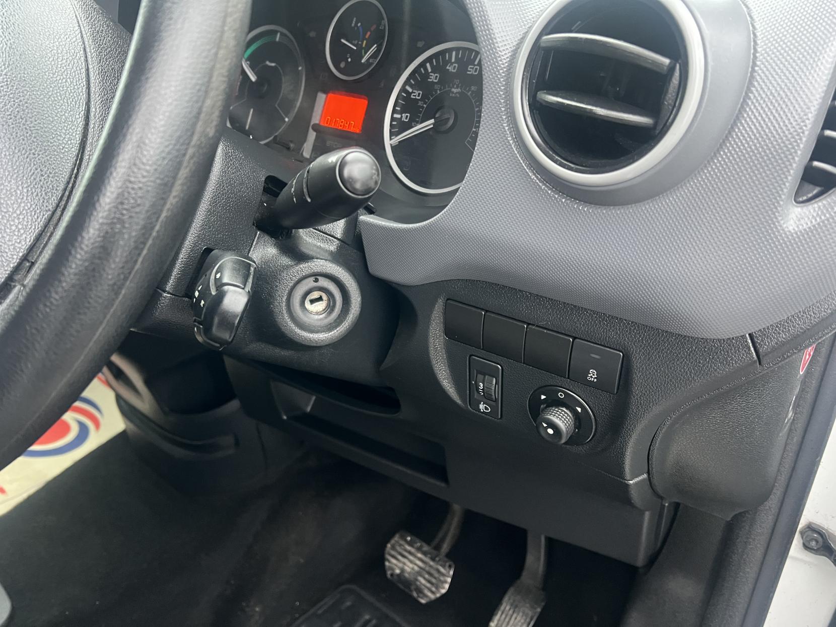 Peugeot e-Partner 49Kw SE Panel Van 6dr Electric Automatic FWD L2 H1 (0 g/km, 65.71 bhp)