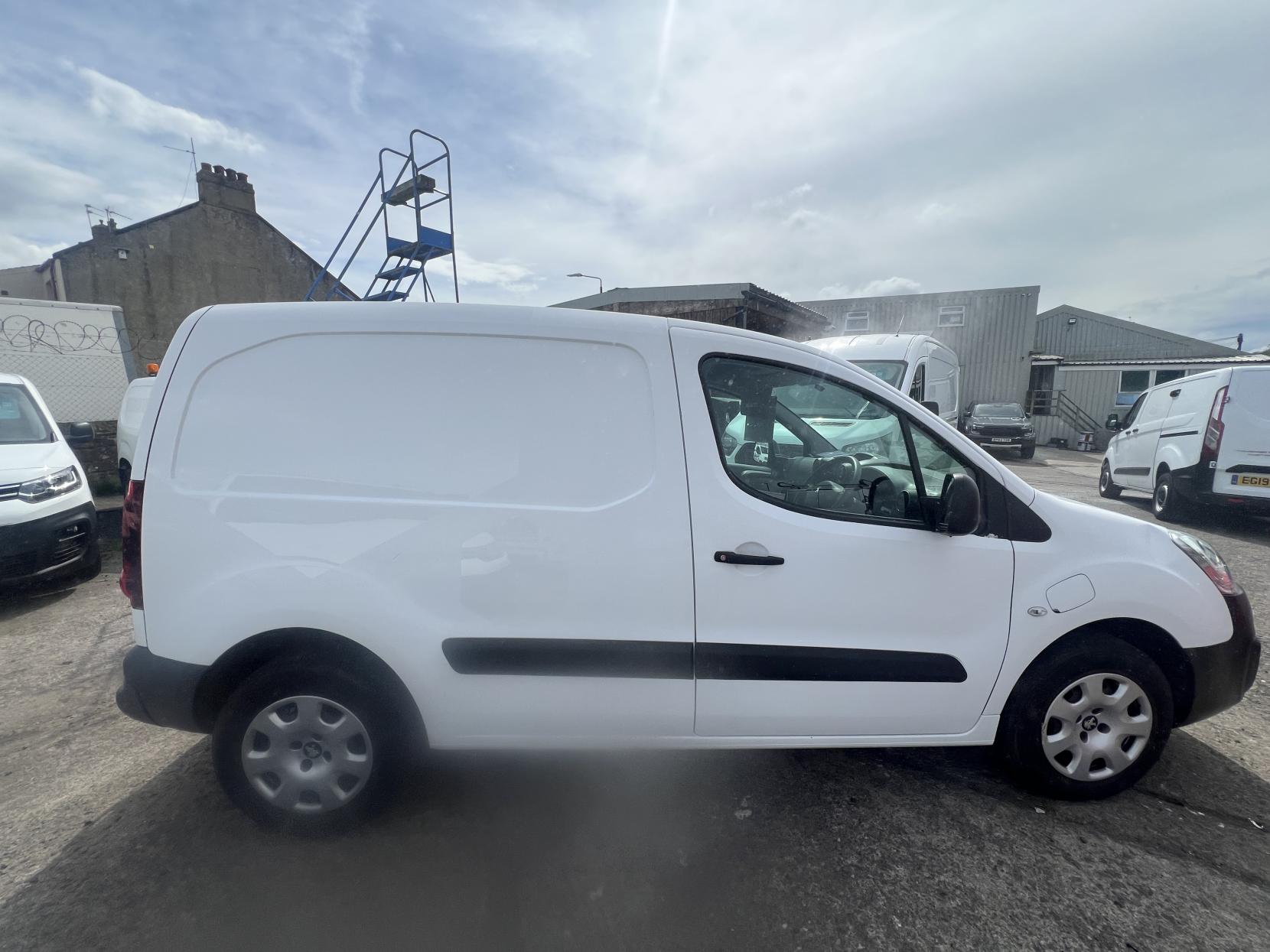 Peugeot e-Partner 49Kw SE Panel Van 6dr Electric Automatic FWD L2 H1 (0 g/km, 65.71 bhp)