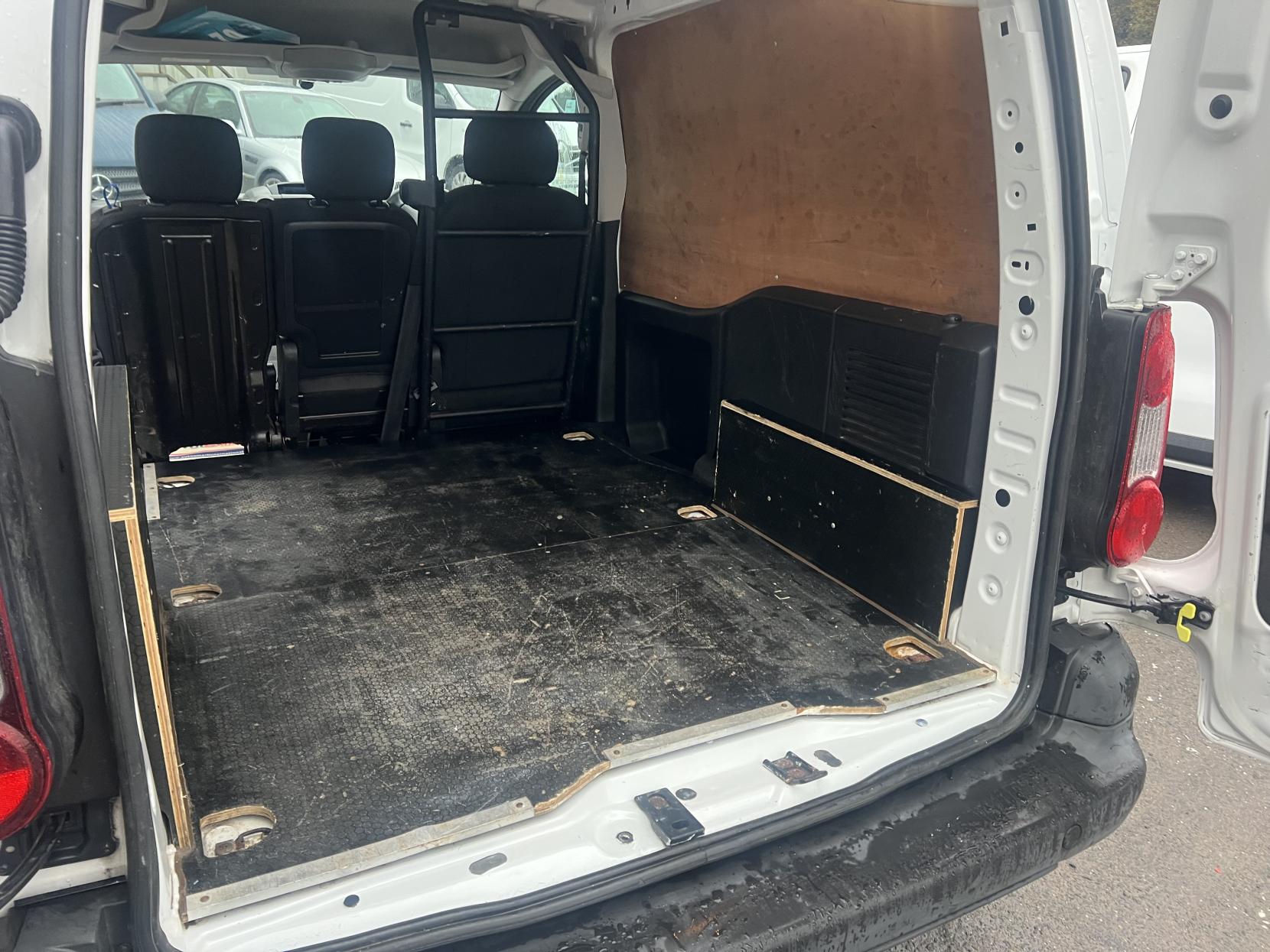 Peugeot e-Partner 49Kw SE Panel Van 6dr Electric Automatic FWD L2 H1 (0 g/km, 65.71 bhp)