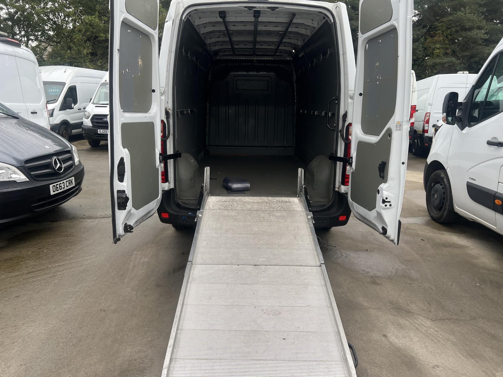 Renault Master 2.3 dCi ENERGY 35 Business Panel Van 4dr Diesel Manual FWD LWB Medium Roof Euro 6 (s/s) (150 bhp)