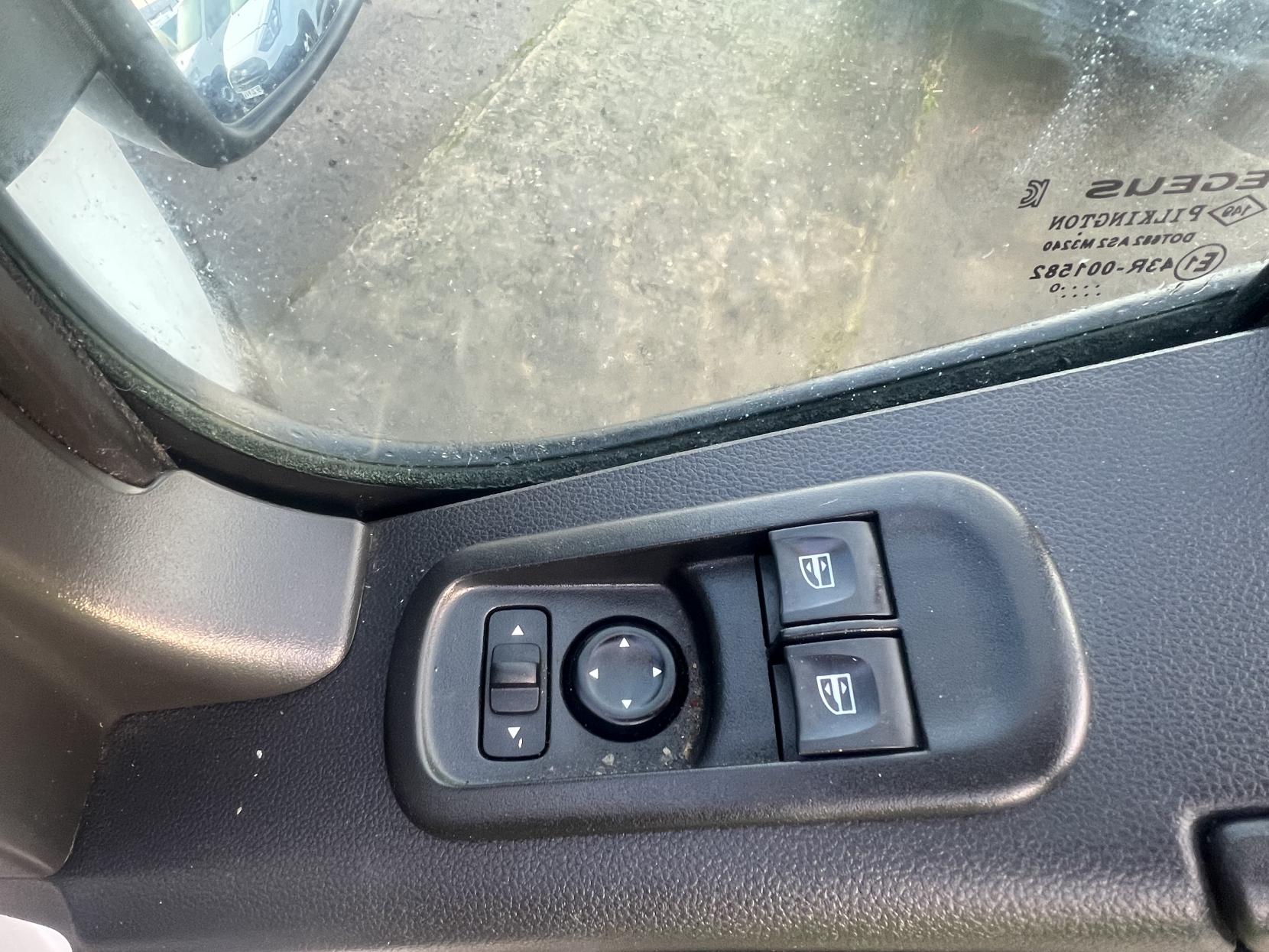 Renault Master 2.3 dCi ENERGY 35 Business Panel Van 4dr Diesel Manual FWD LWB Medium Roof Euro 6 (s/s) (150 bhp)