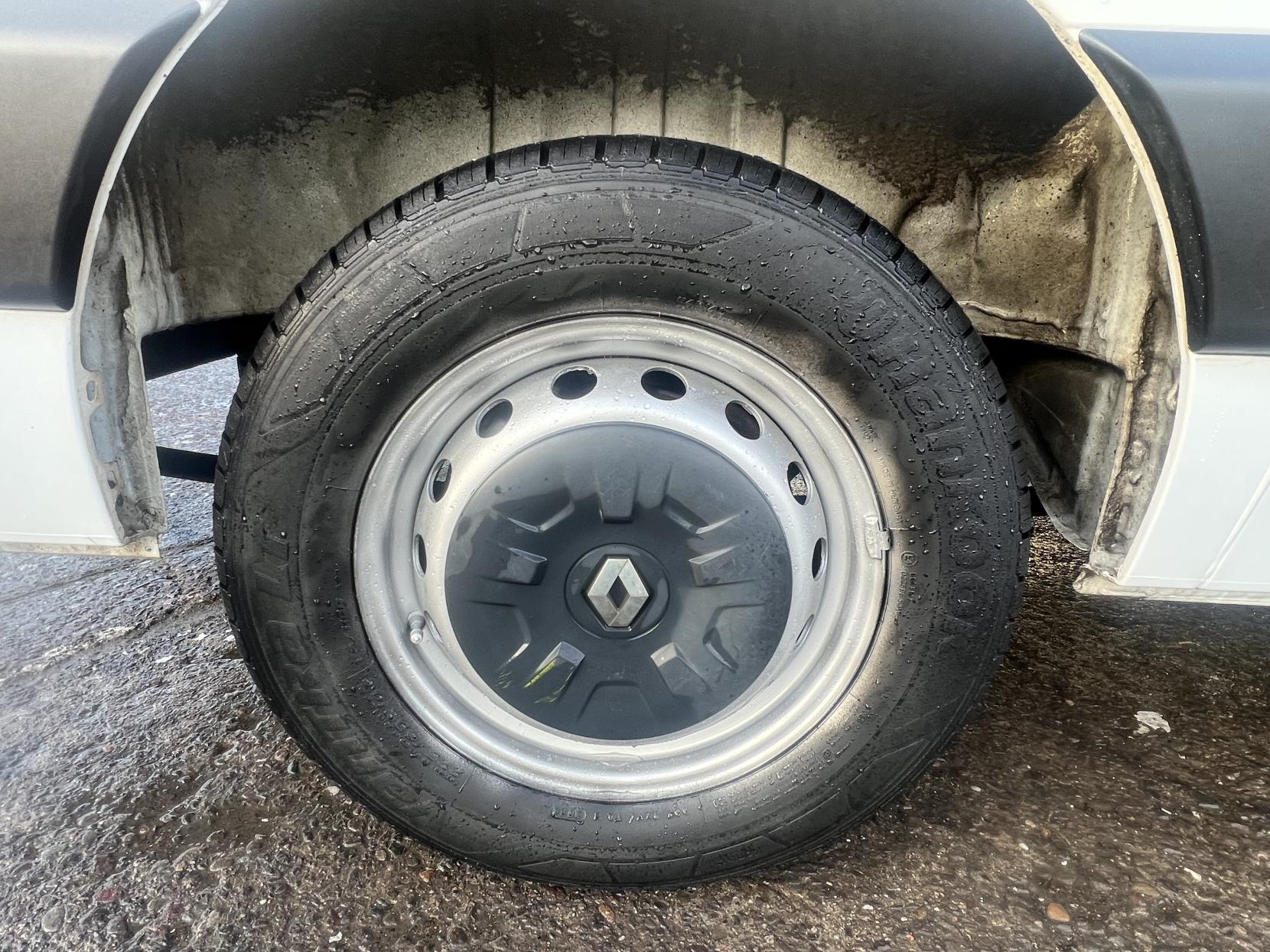 Renault Master 2.3 dCi ENERGY 35 Business Panel Van 4dr Diesel Manual FWD LWB Medium Roof Euro 6 (s/s) (150 bhp)