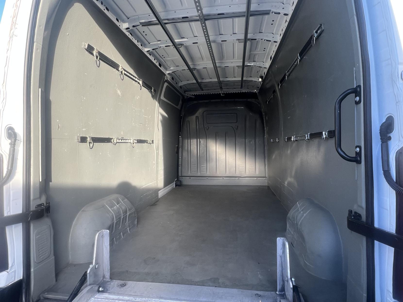 Renault Master 2.3 dCi ENERGY 35 Business Panel Van 4dr Diesel Manual FWD LWB Medium Roof Euro 6 (s/s) (150 bhp)