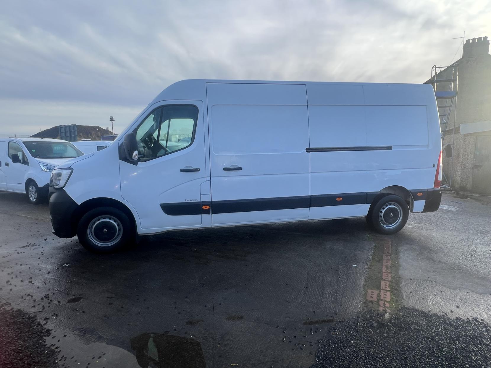 Renault Master 2.3 dCi ENERGY 35 Business Panel Van 4dr Diesel Manual FWD LWB Medium Roof Euro 6 (s/s) (150 bhp)