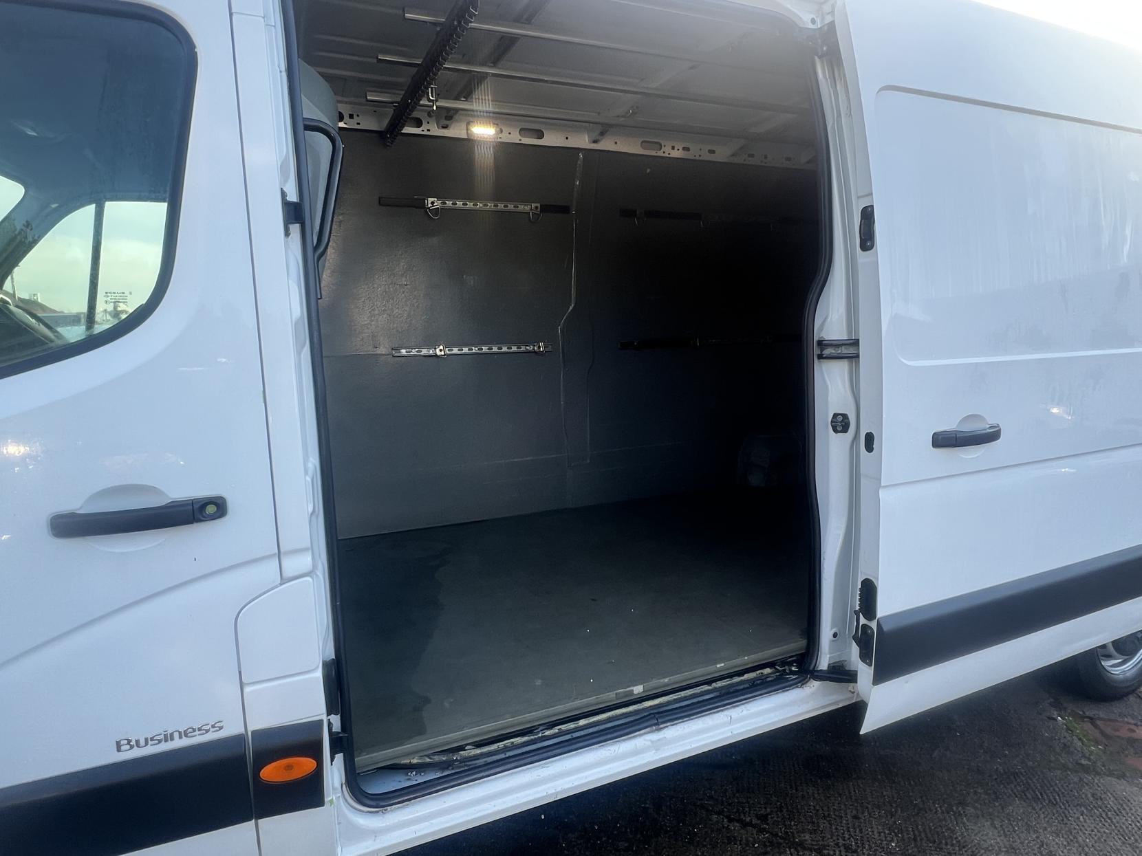 Renault Master 2.3 dCi ENERGY 35 Business Panel Van 4dr Diesel Manual FWD LWB Medium Roof Euro 6 (s/s) (150 bhp)