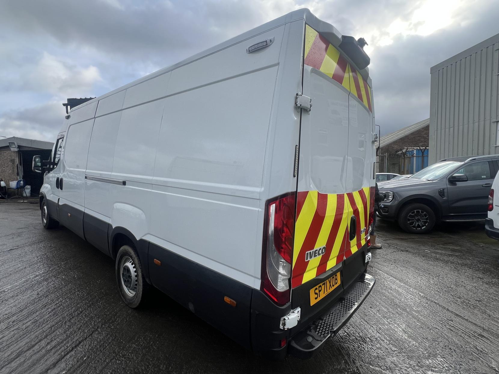 Iveco Daily 2.3D HPI 14V 35S 4100 Panel Van 5dr Diesel Manual LWB H2 Euro 6 (s/s) (136 ps)