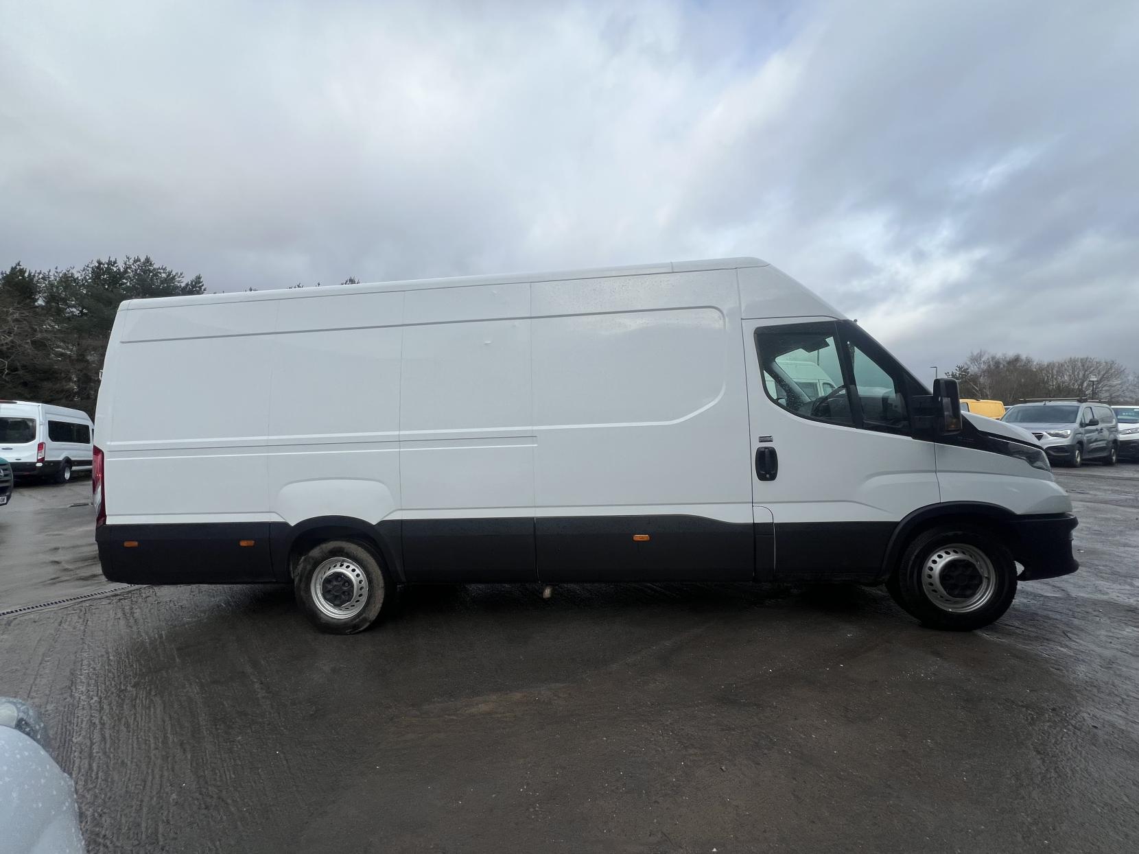 Iveco Daily 2.3D HPI 14V 35S 4100 Panel Van 5dr Diesel Manual LWB H2 Euro 6 (s/s) (136 ps)