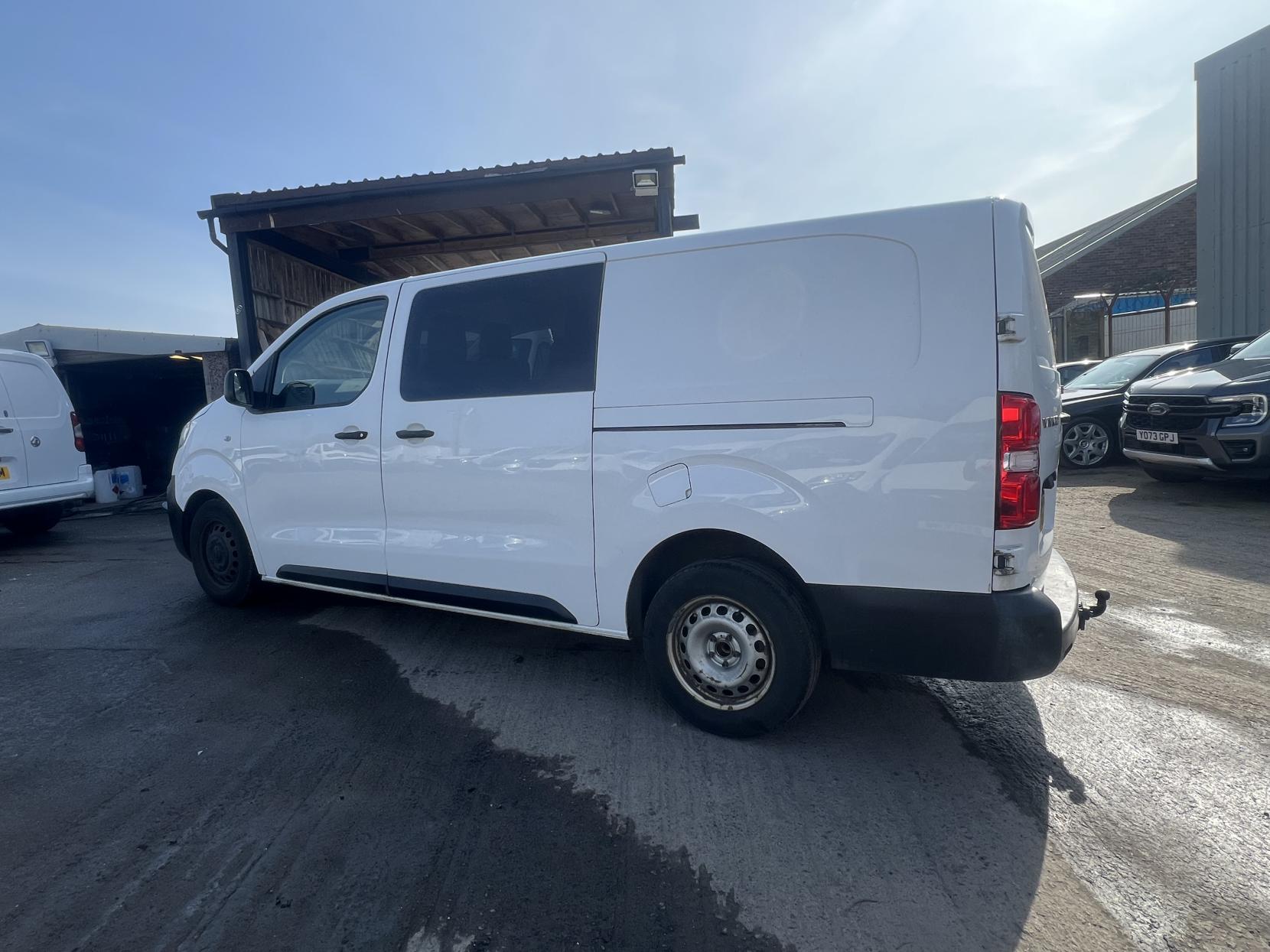 Vauxhall Vivaro 2.0 Turbo D 3100 Dynamic Crew Van Double Cab 6dr Diesel Manual L2 H1 Euro 6 (s/s) (145 ps)