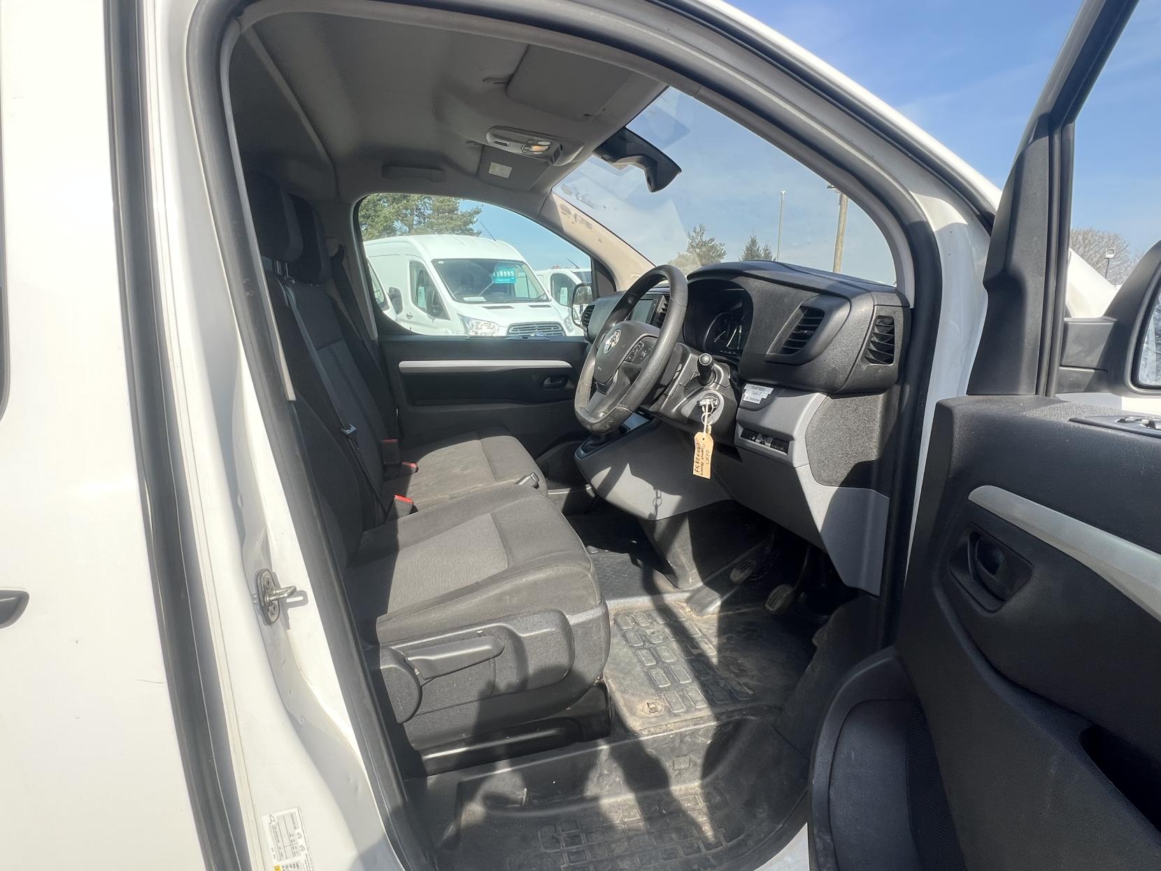 Vauxhall Vivaro 2.0 Turbo D 3100 Dynamic Crew Van Double Cab 6dr Diesel Manual L2 H1 Euro 6 (s/s) (145 ps)