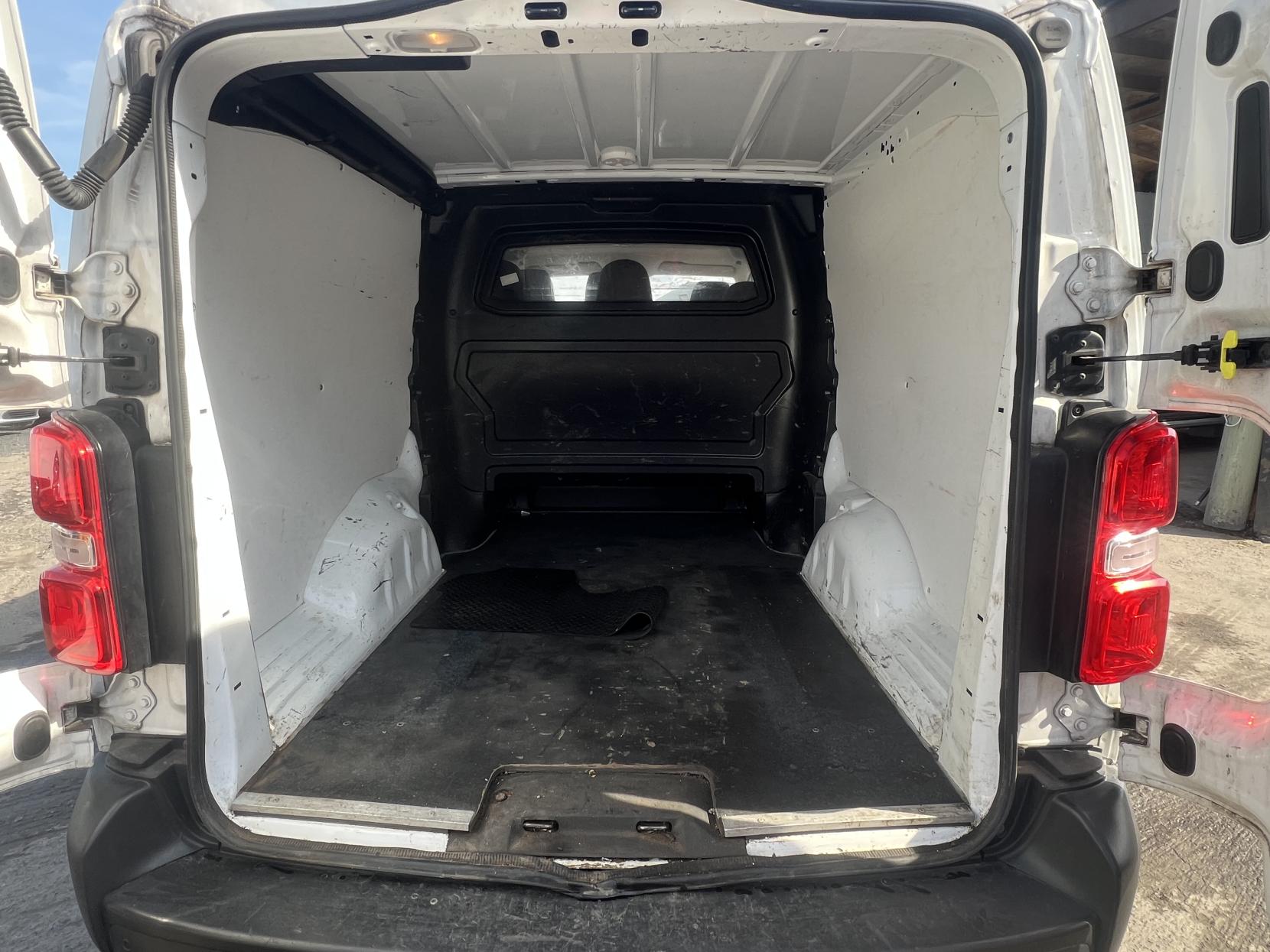 Vauxhall Vivaro 2.0 Turbo D 3100 Dynamic Crew Van Double Cab 6dr Diesel Manual L2 H1 Euro 6 (s/s) (145 ps)