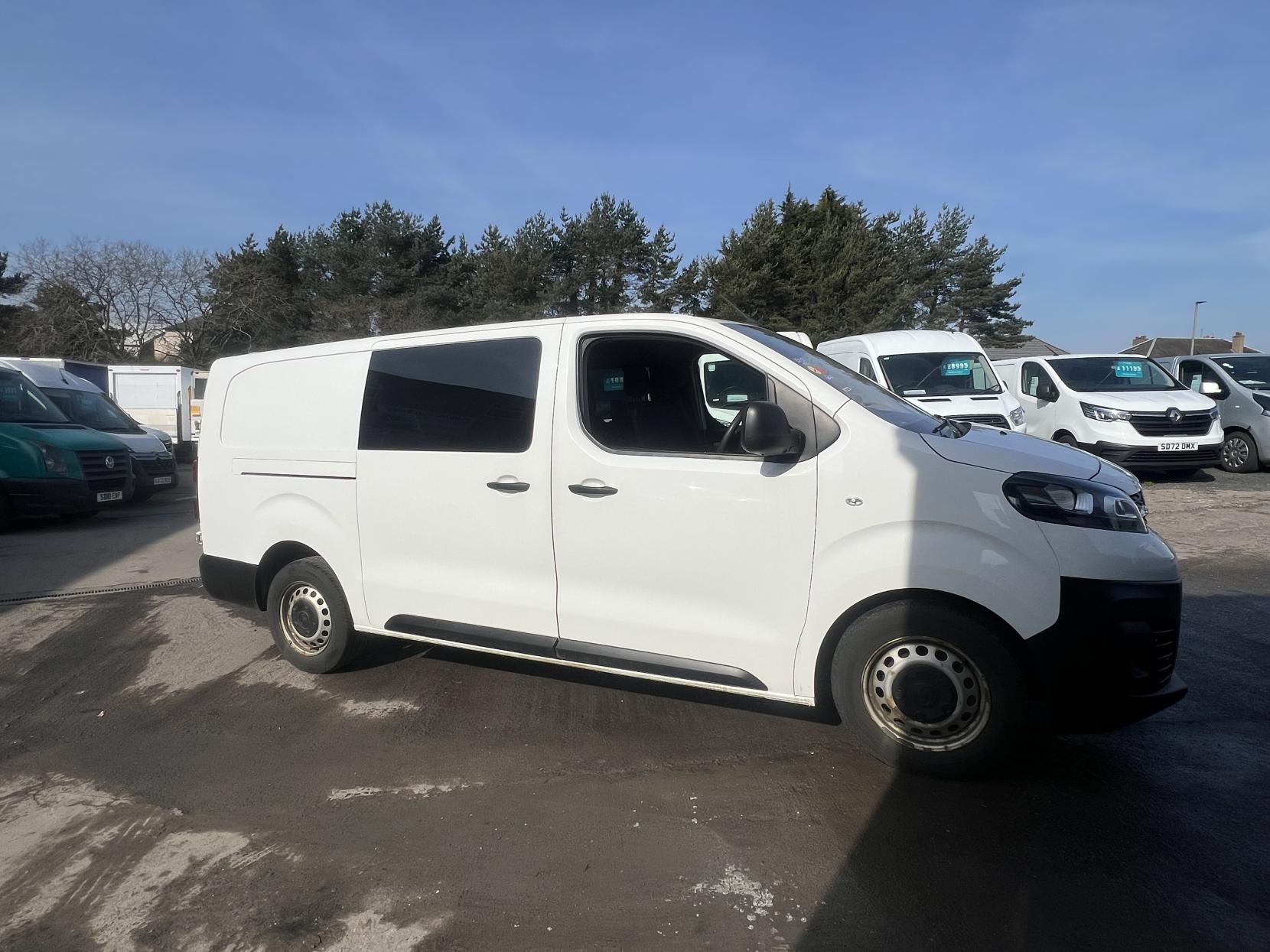 Vauxhall Vivaro 2.0 Turbo D 3100 Dynamic Crew Van Double Cab 6dr Diesel Manual L2 H1 Euro 6 (s/s) (145 ps)