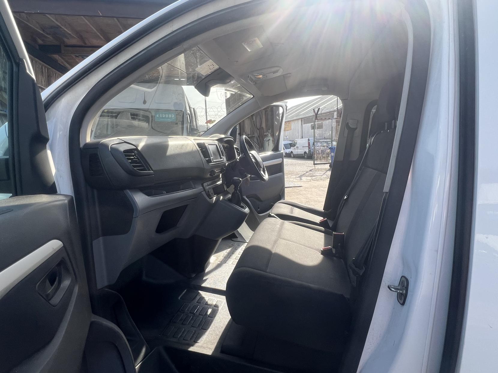 Vauxhall Vivaro 2.0 Turbo D 3100 Dynamic Crew Van Double Cab 6dr Diesel Manual L2 H1 Euro 6 (s/s) (145 ps)