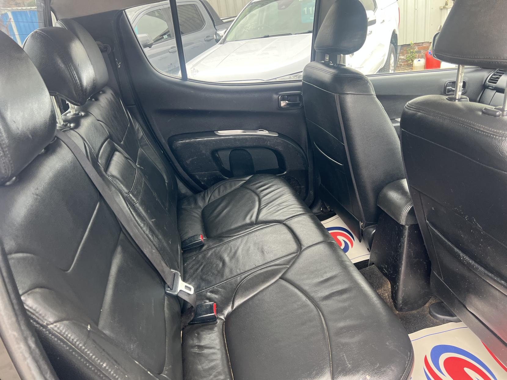 Mitsubishi L200 2.5 DI-D Warrior Pickup Double Cab 4dr Diesel Manual 4WD Euro 5 (LB) (175 ps)